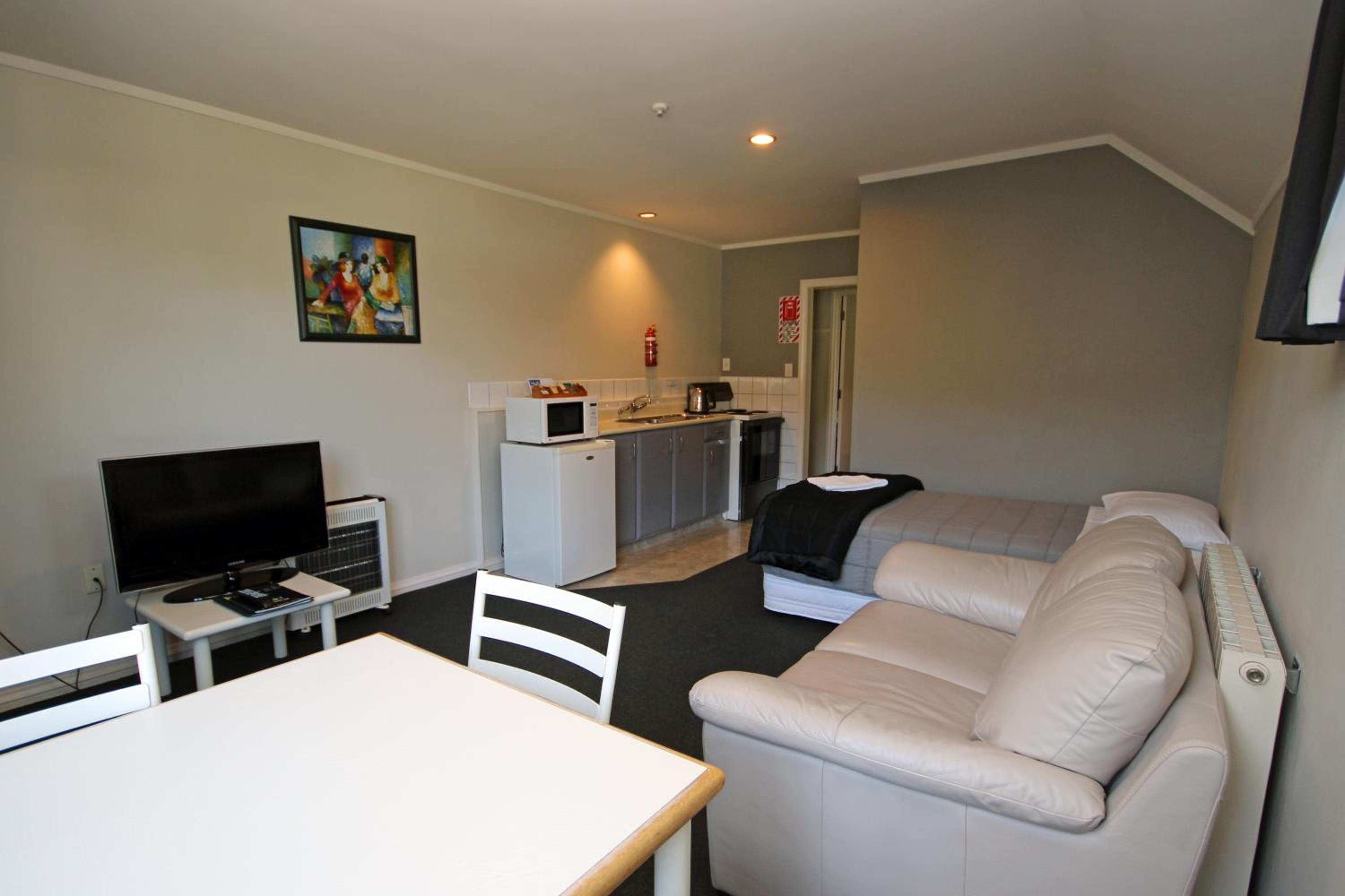 One-Bedroom Apartment photo 3