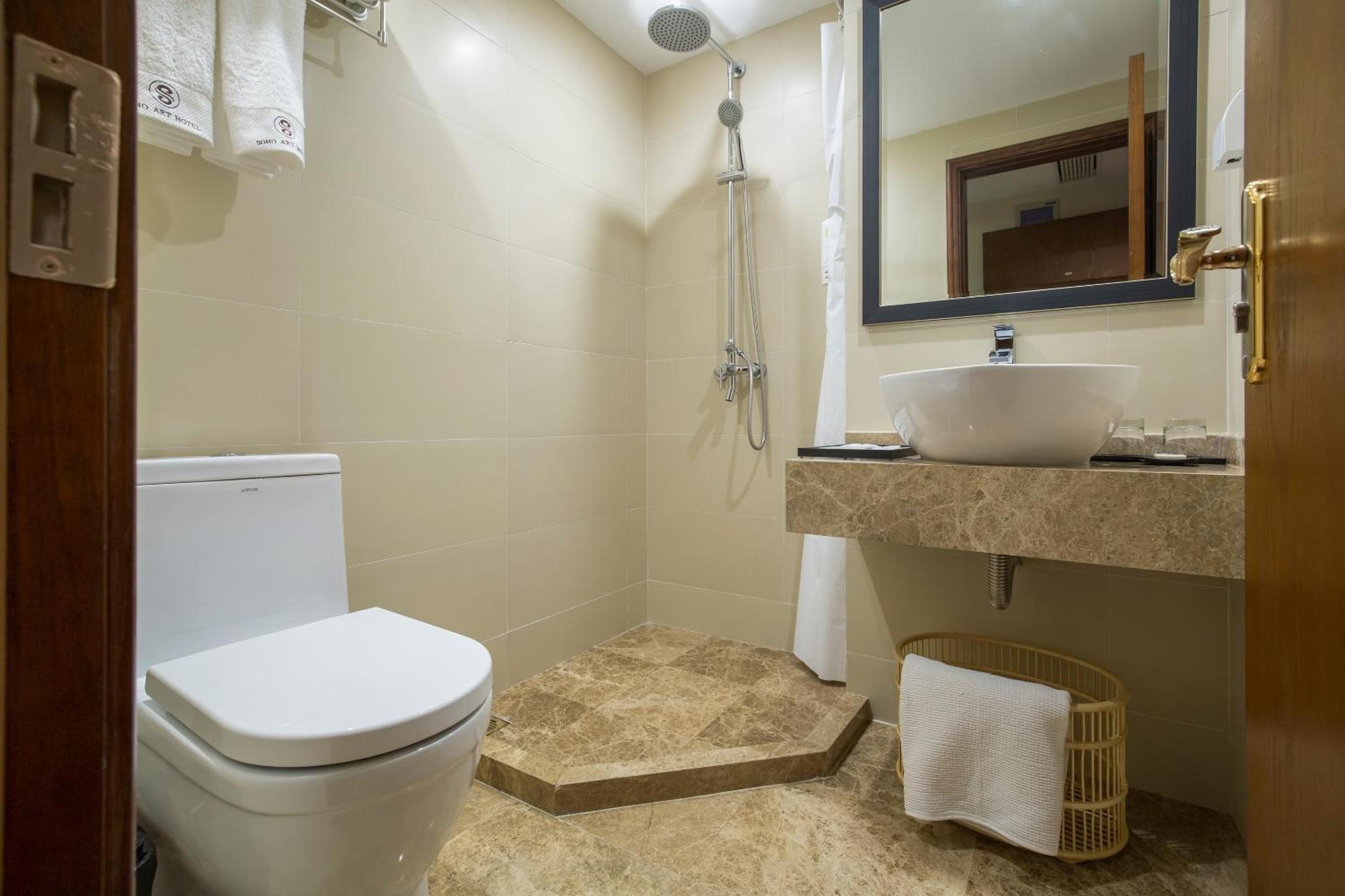 Suite - Photo 3