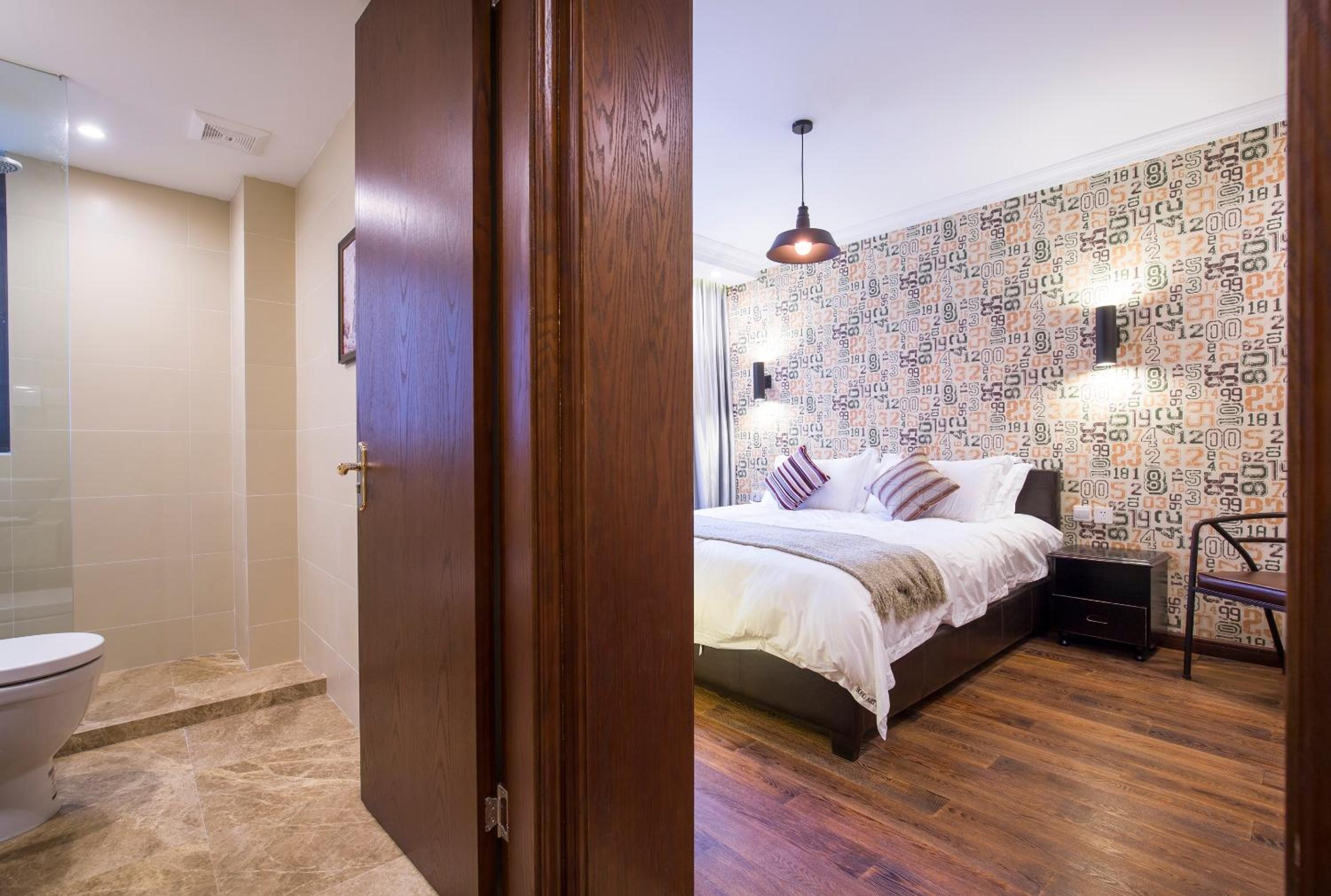 Deluxe Queen Room - Photo 2