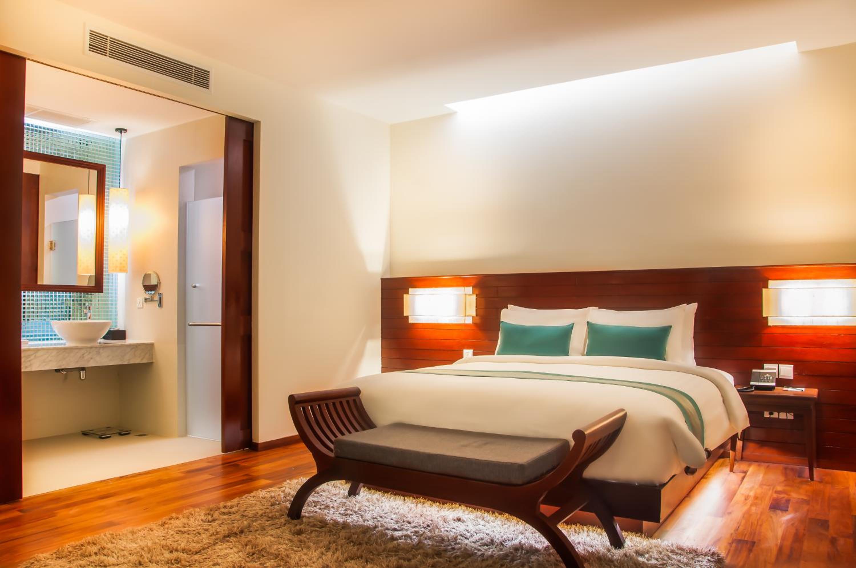 Elegant Suite - Photo 3