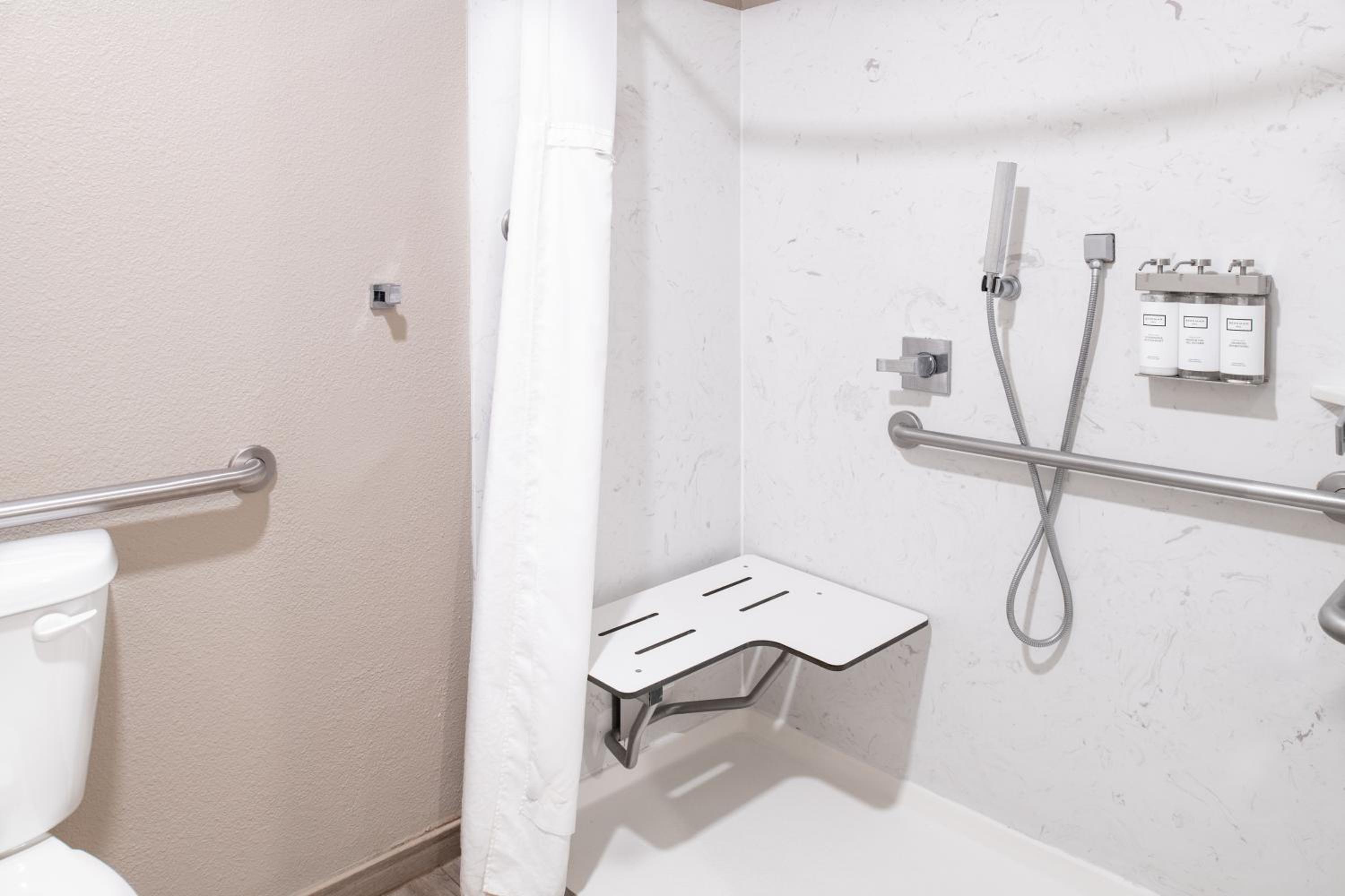 King Room - Disability Access photo 2