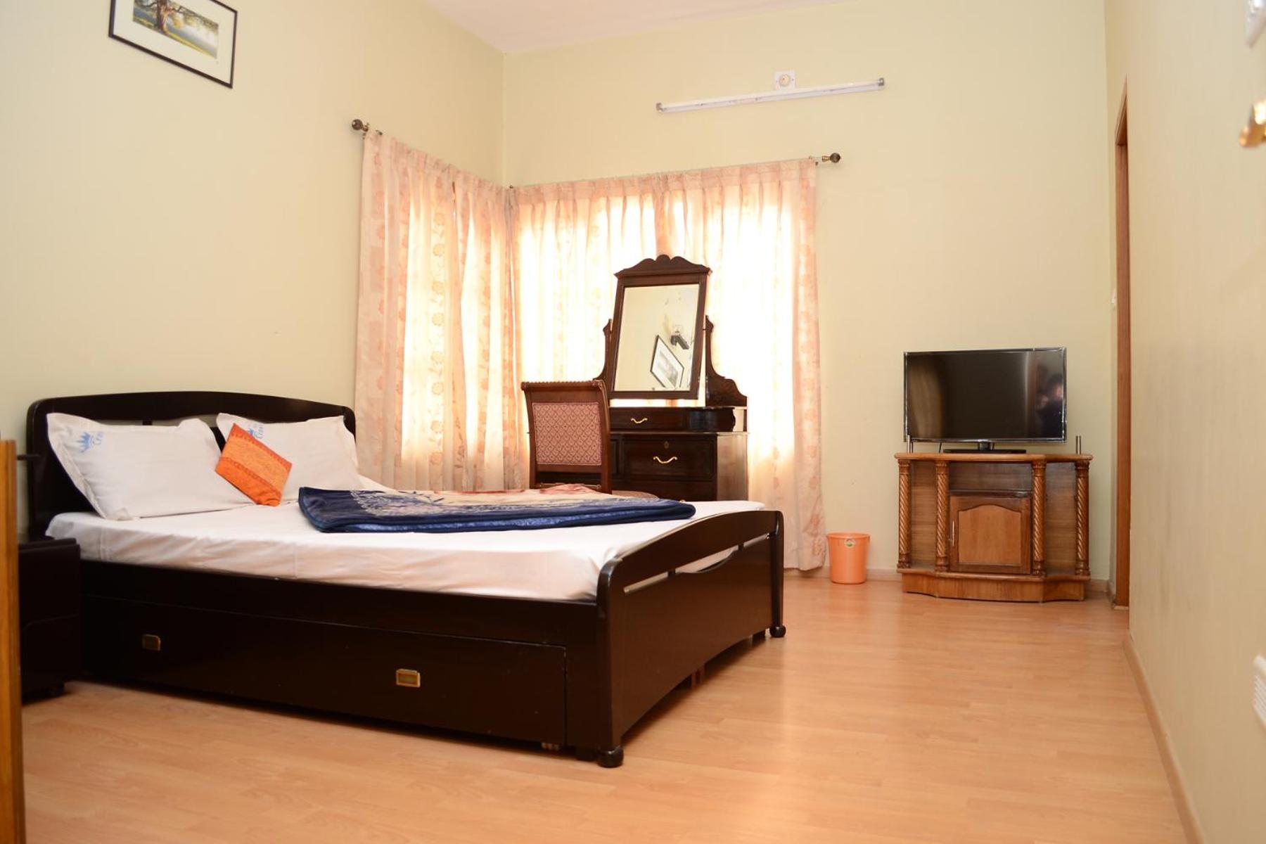 Deluxe King Room - Photo 4