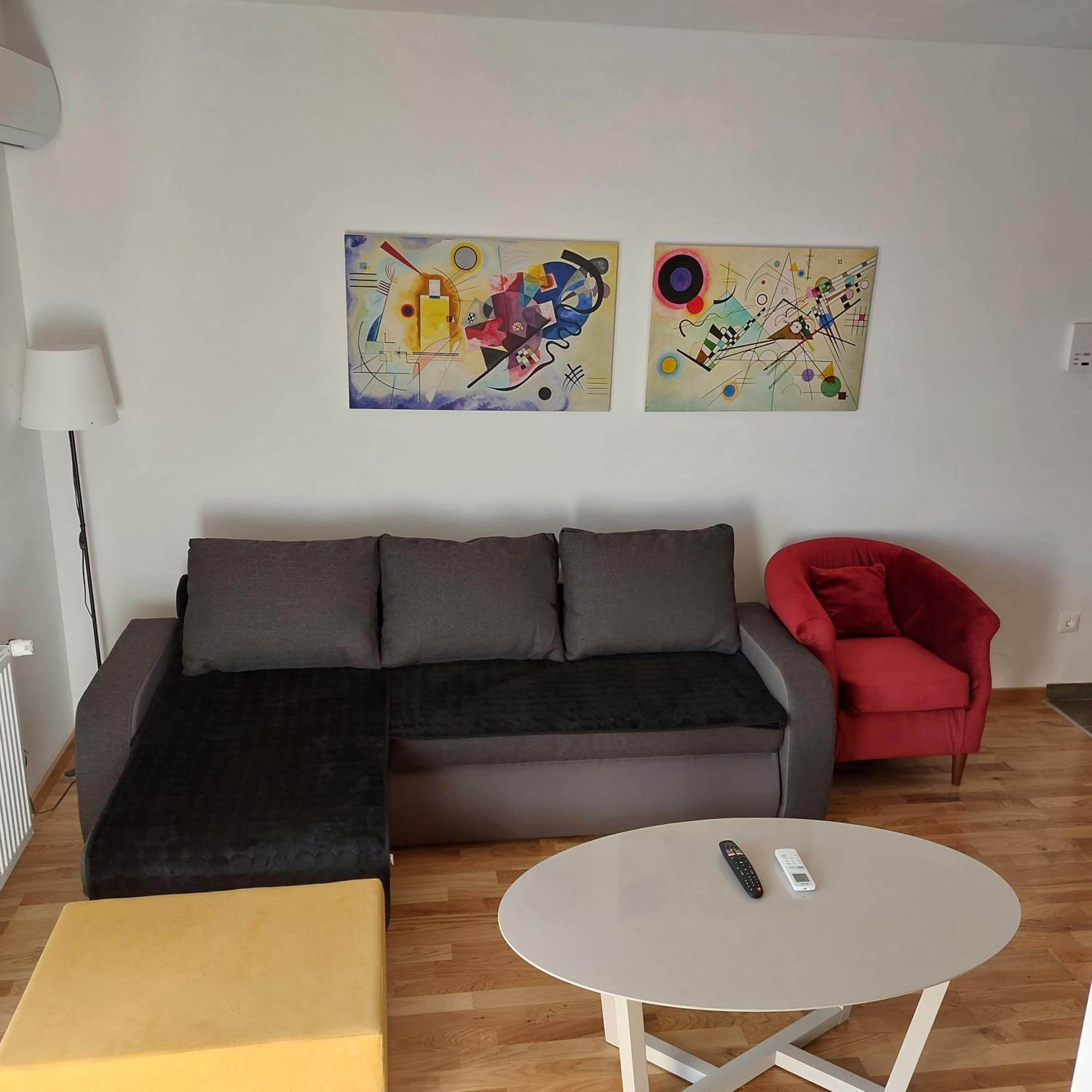 One-Bedroom Apartment photo 3