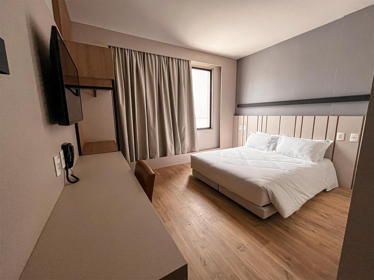 Queen Room - Disability Access photo 2