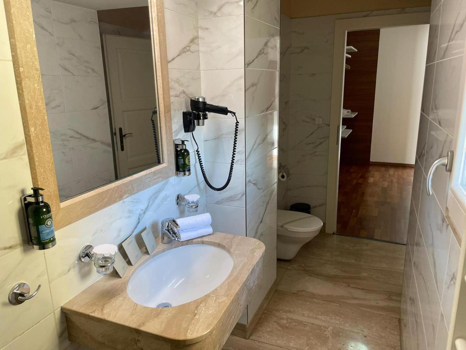 מלון ליטל קינג או מלוואזה פראג — Deluxe Triple Room