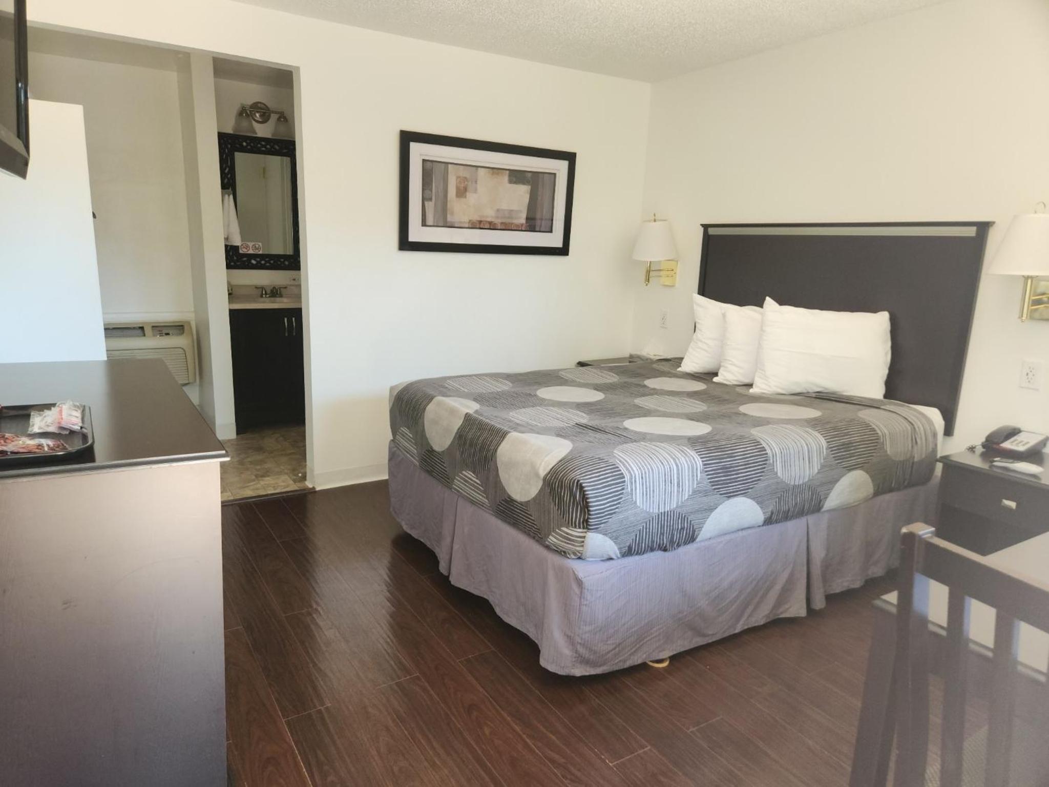 Standard Queen Room photo 1