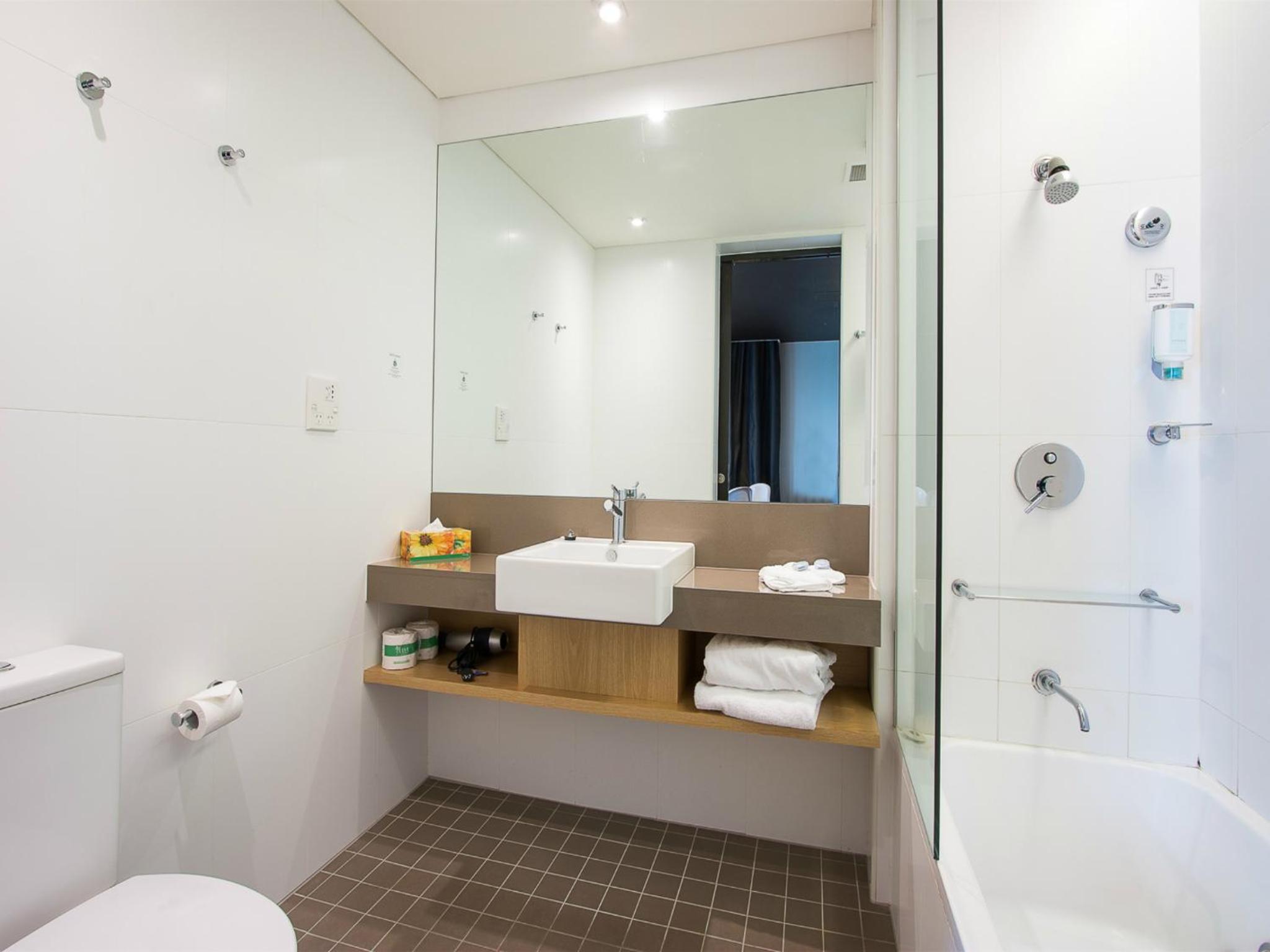 Twin Room - Photo 3