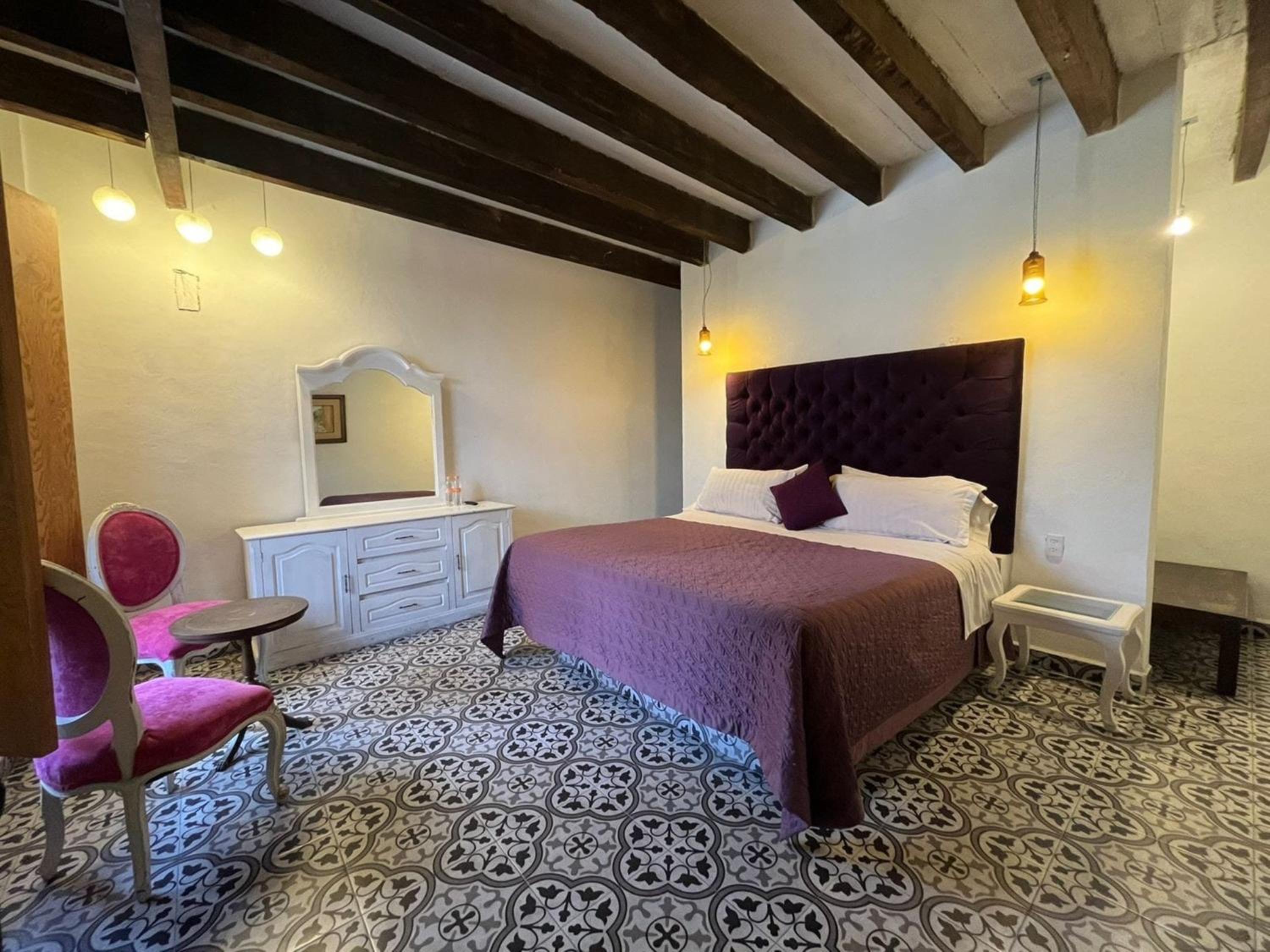 Deluxe Room - Photo 11