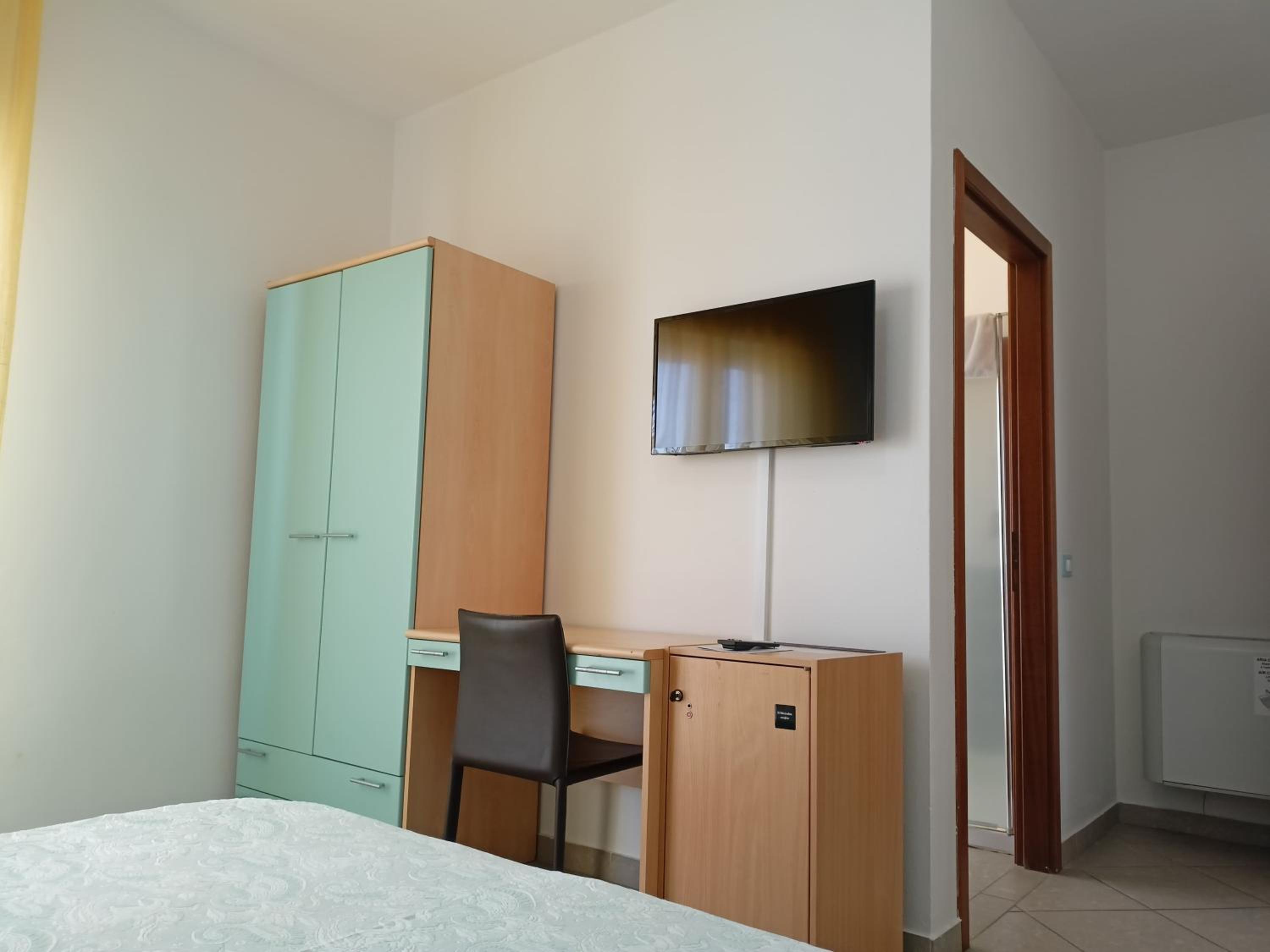 Double Room with Balcony and Sea View - Photo 2