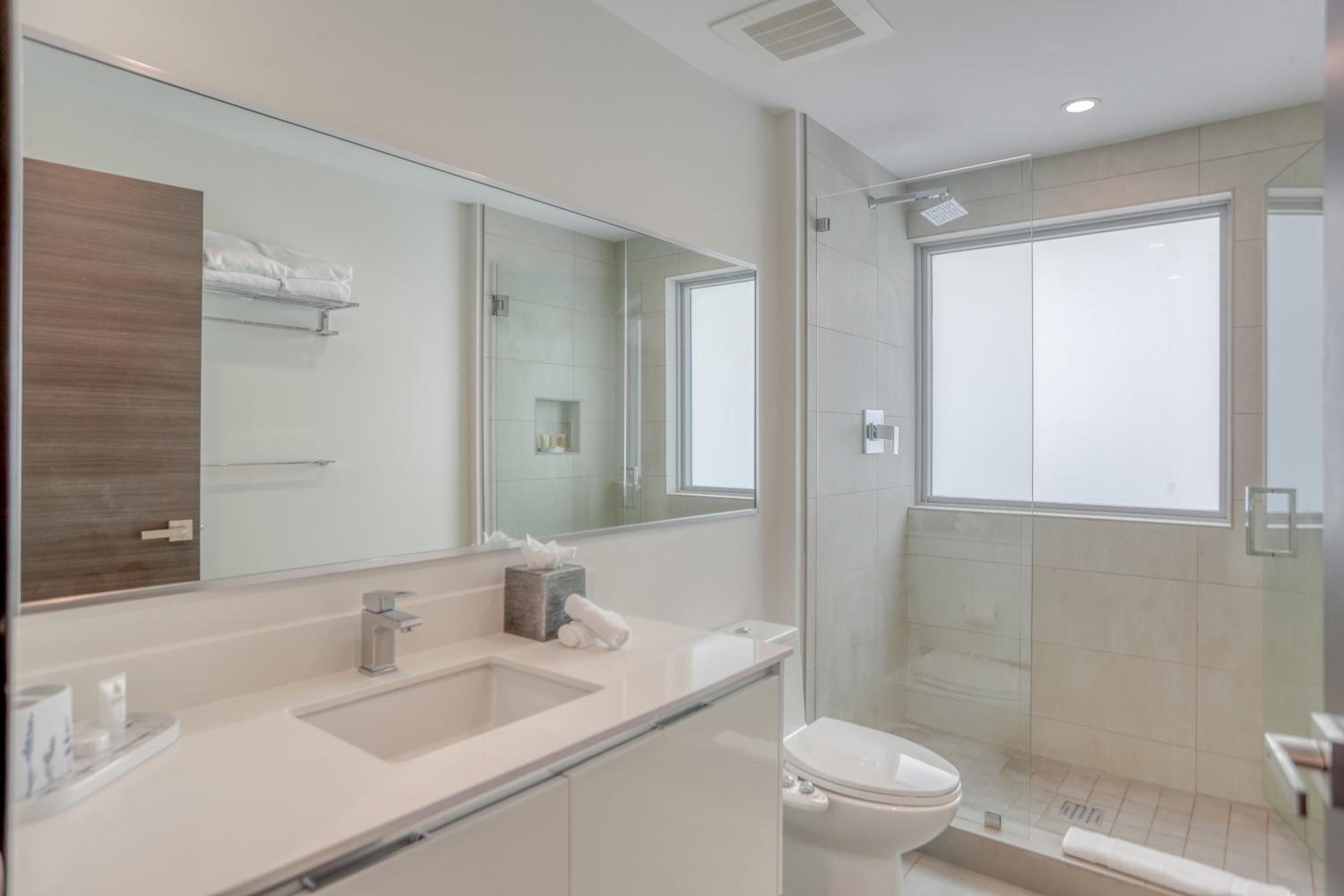 Deluxe Suite with Sea View photo 3