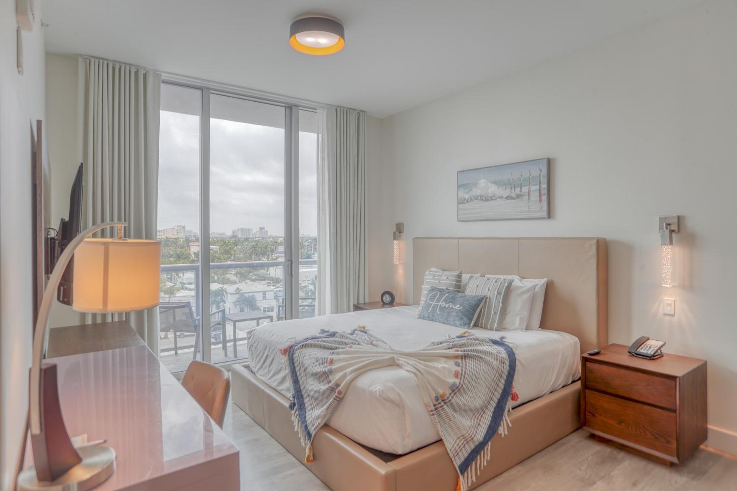 Deluxe Suite with Sea View photo 2
