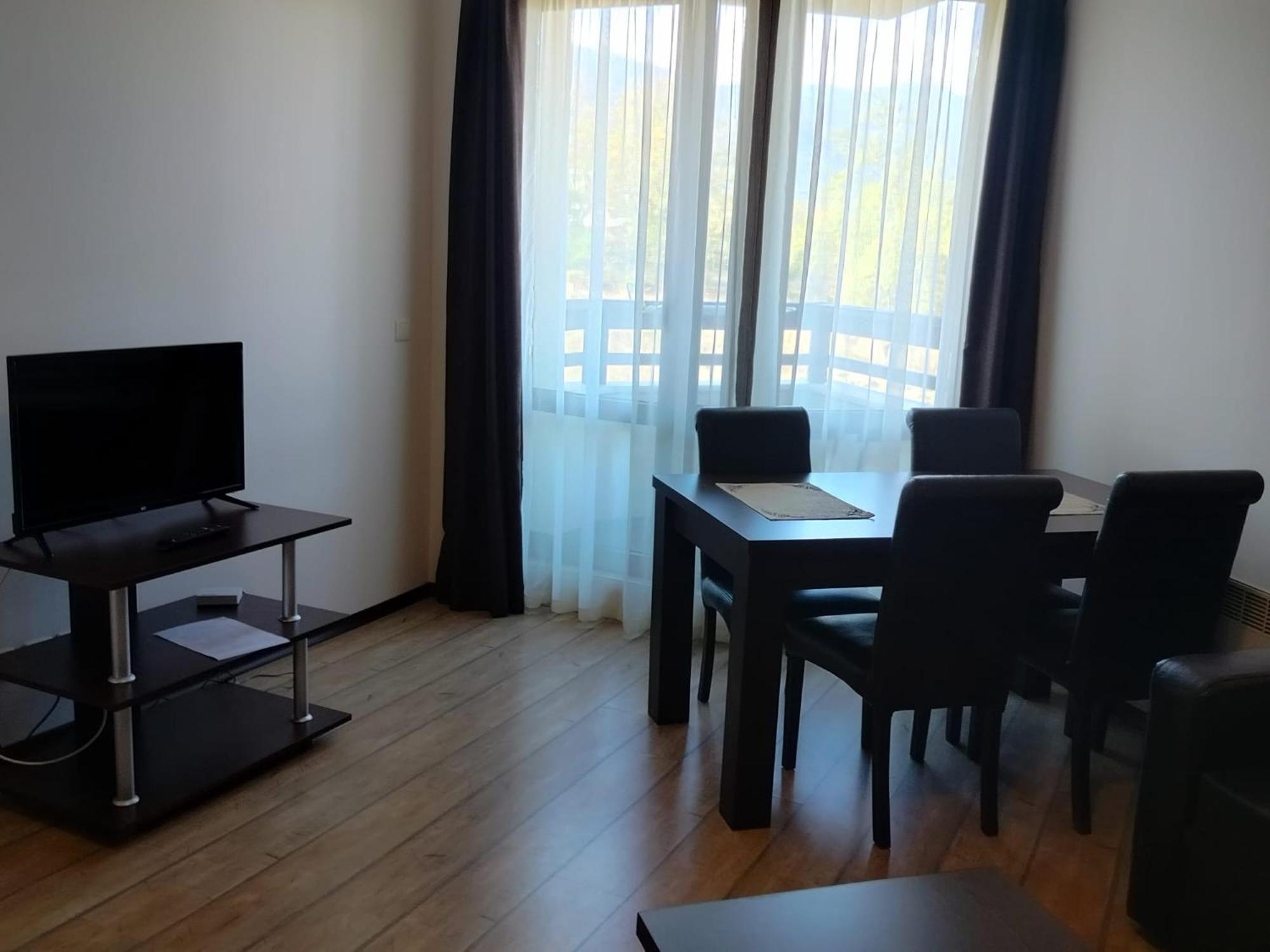 One-Bedroom Apartment photo 2