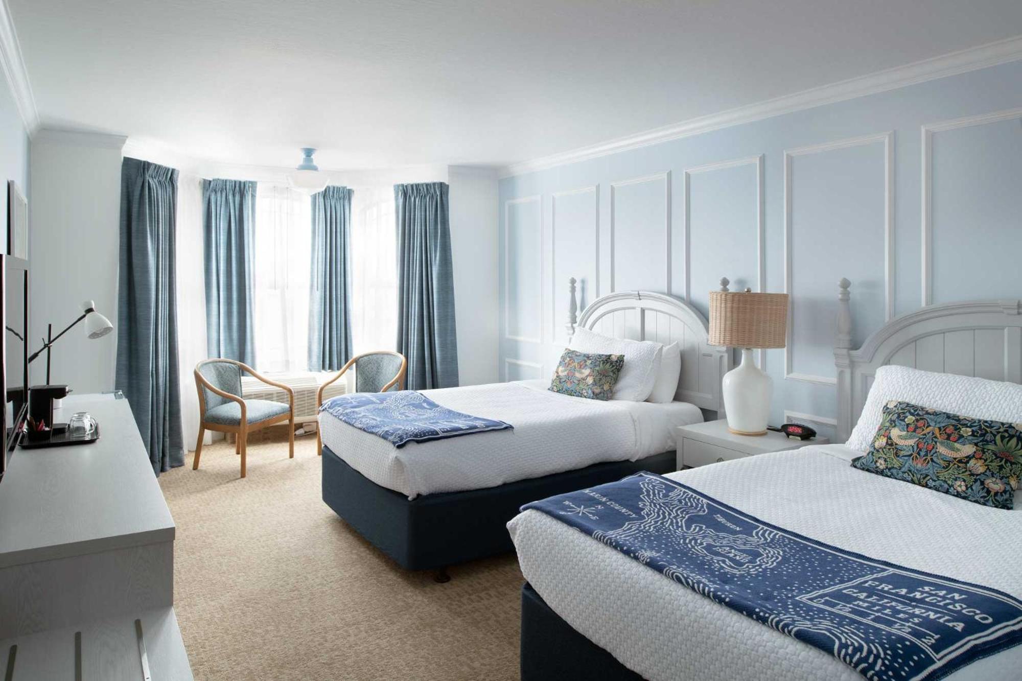 Two Double Beds Room - Photo 3