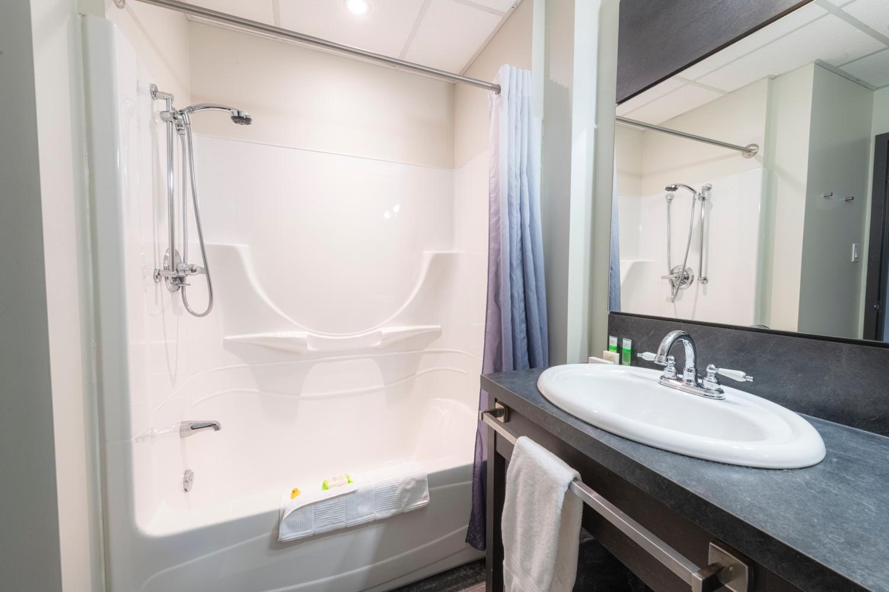 Comfort Queen Room - Photo 2