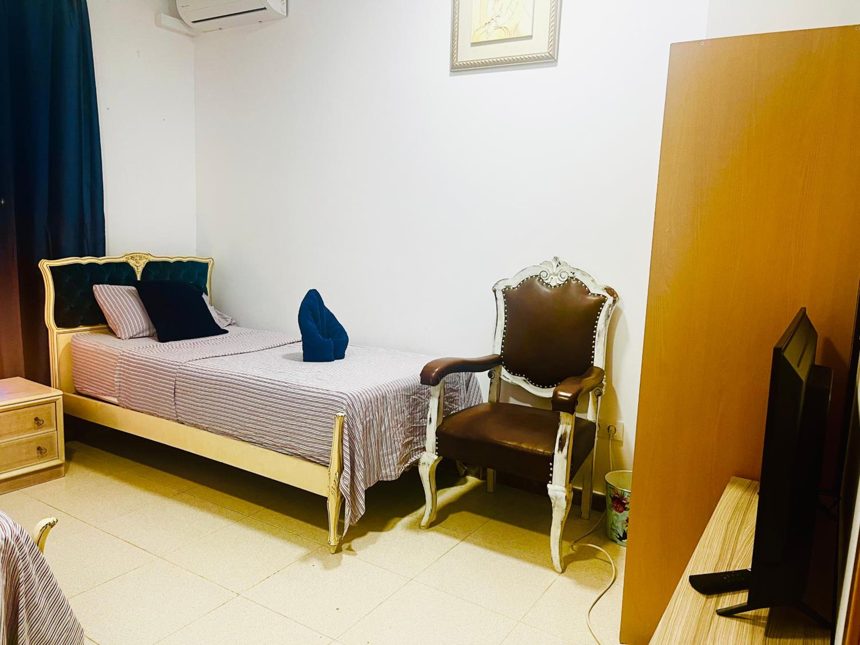 Habitación Estándar con Dos Camas y Baño Compartido