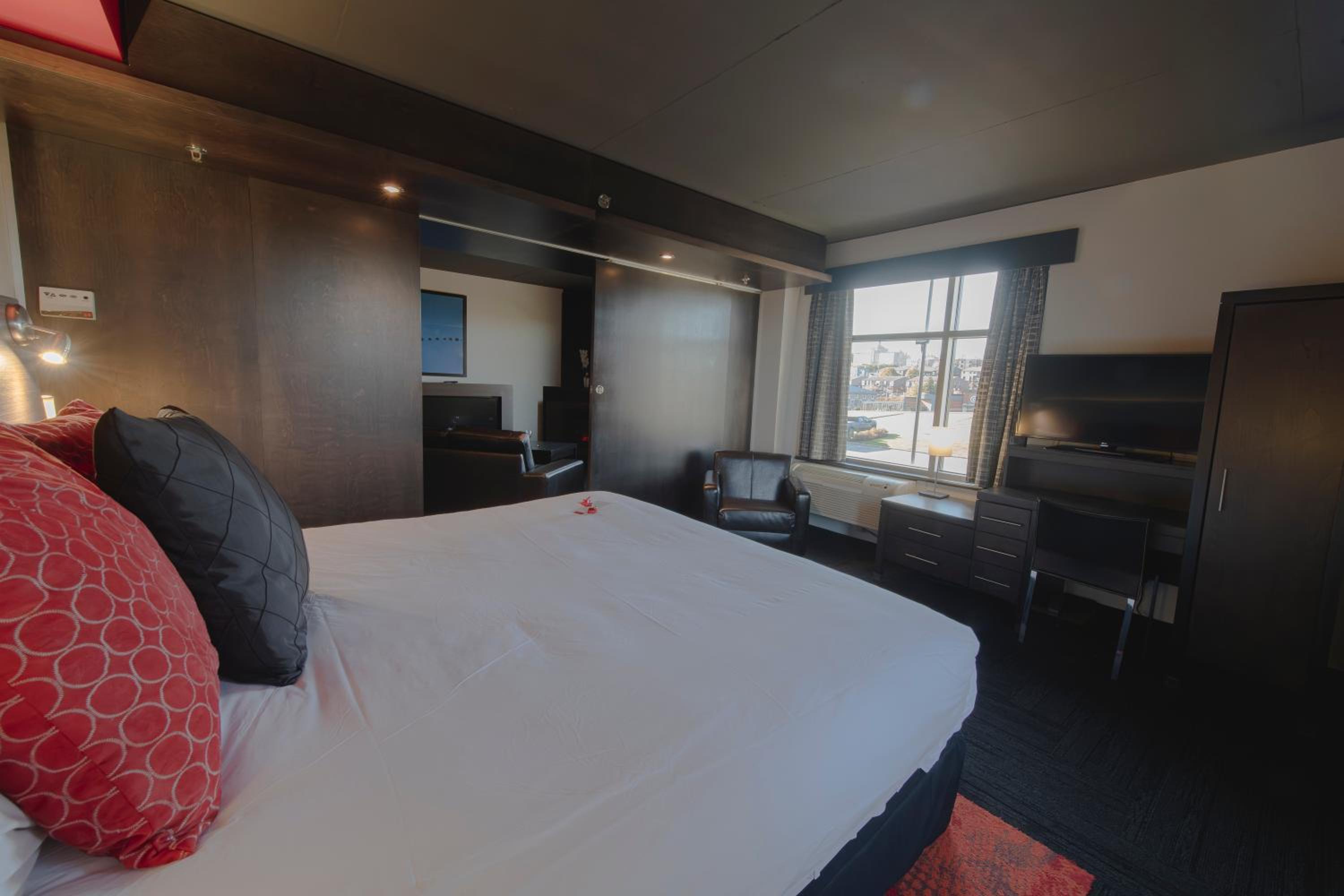 Prestige Suite - Photo 6