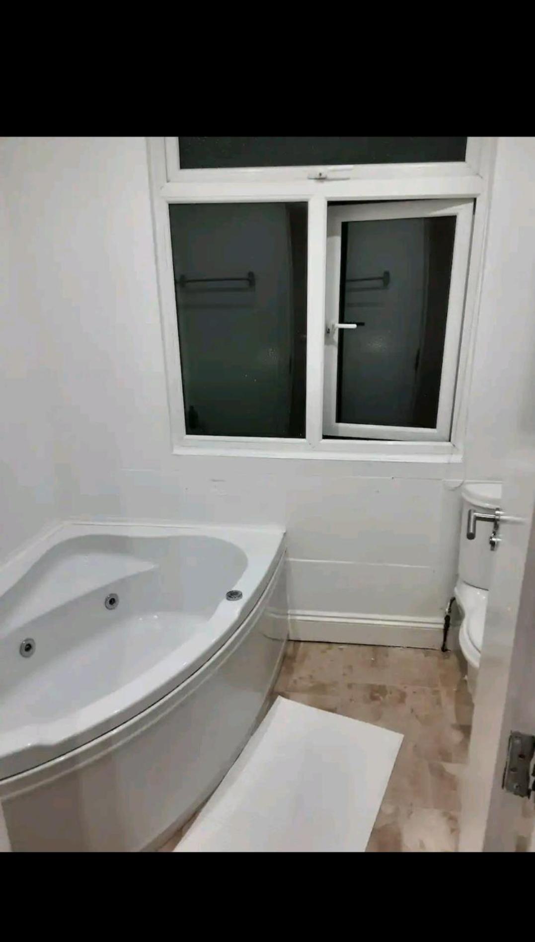 Double Room with Shared Bathroom photo 3