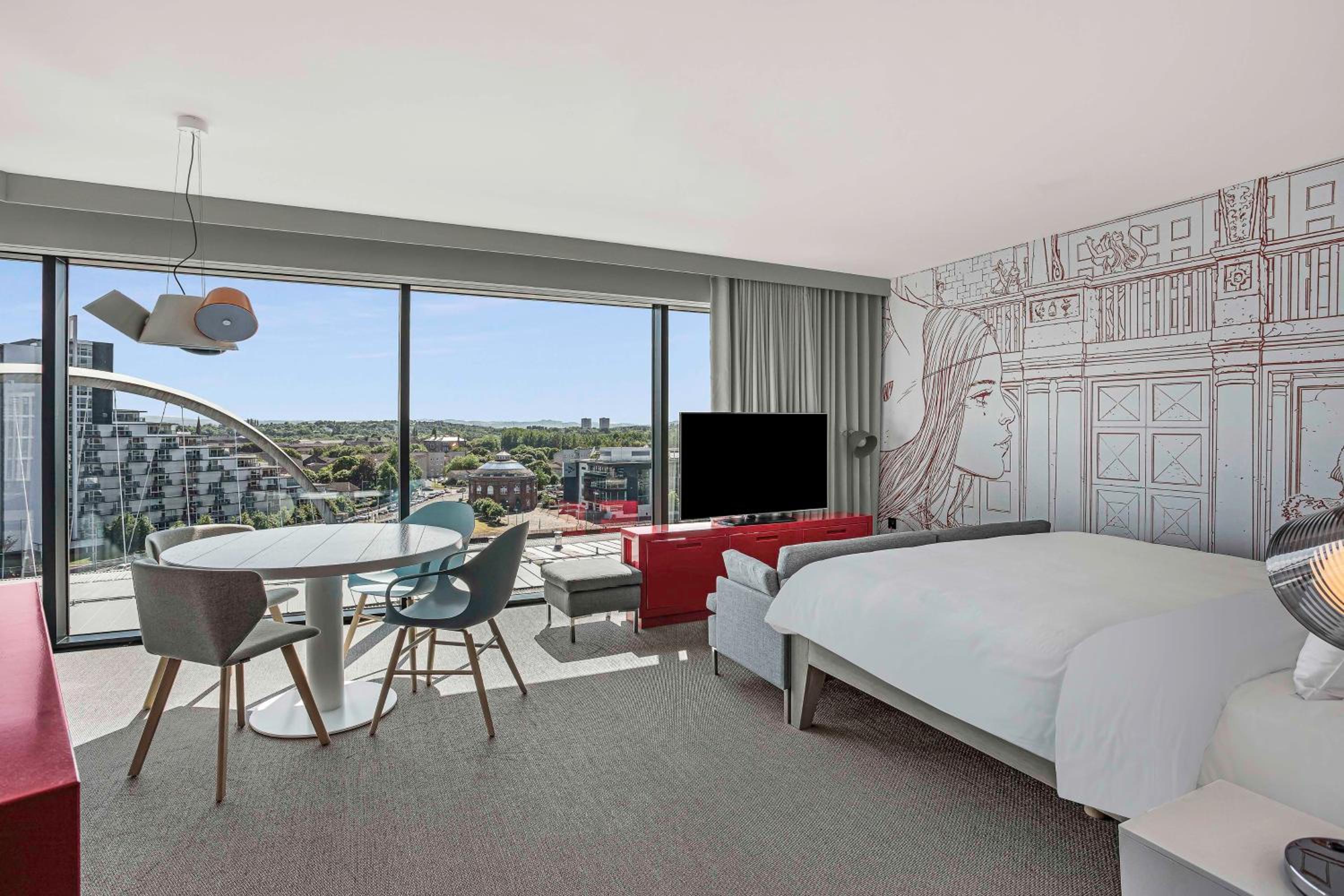 Corner Suite with River View
