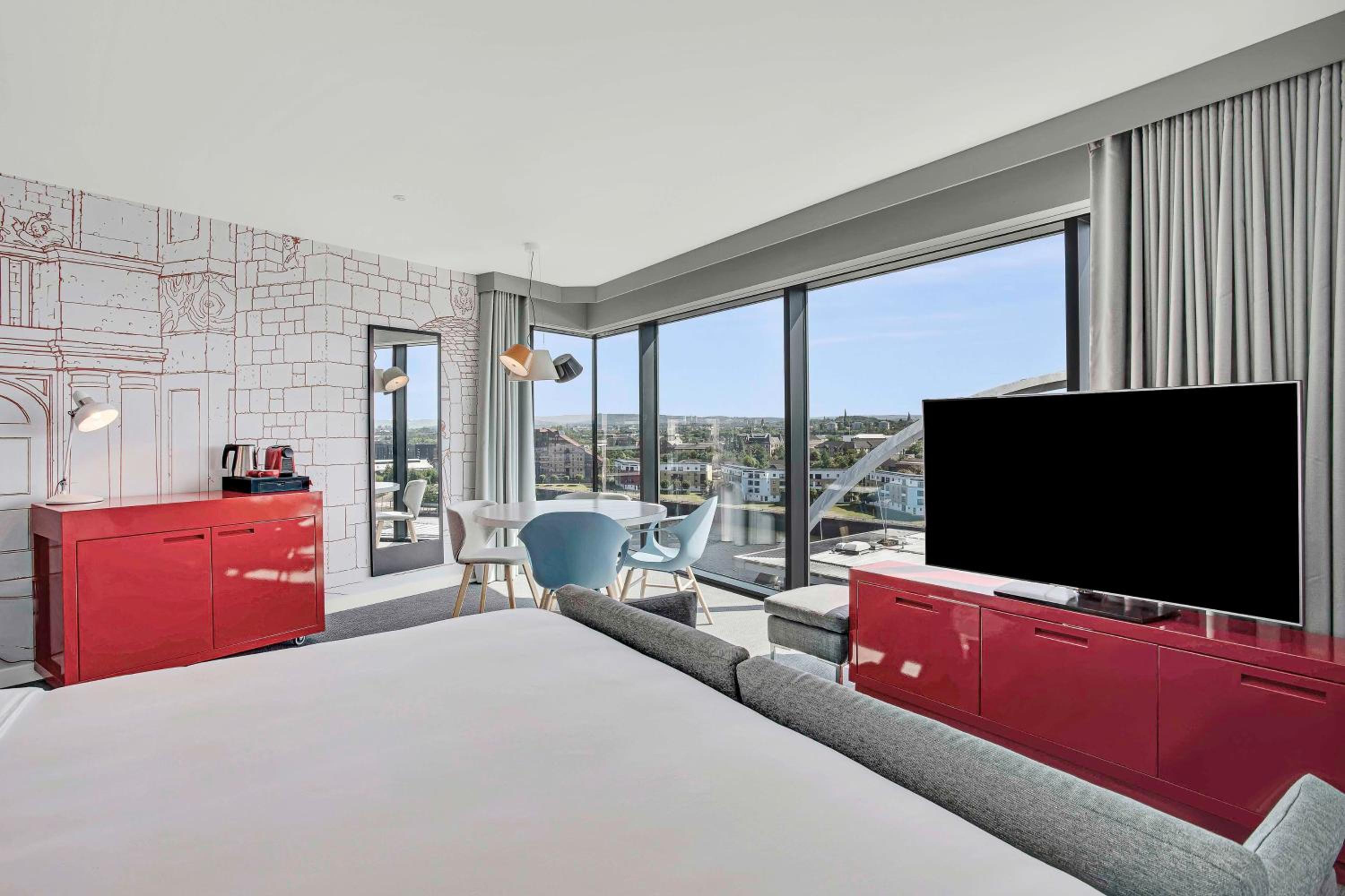 Corner Suite with River View photo 3