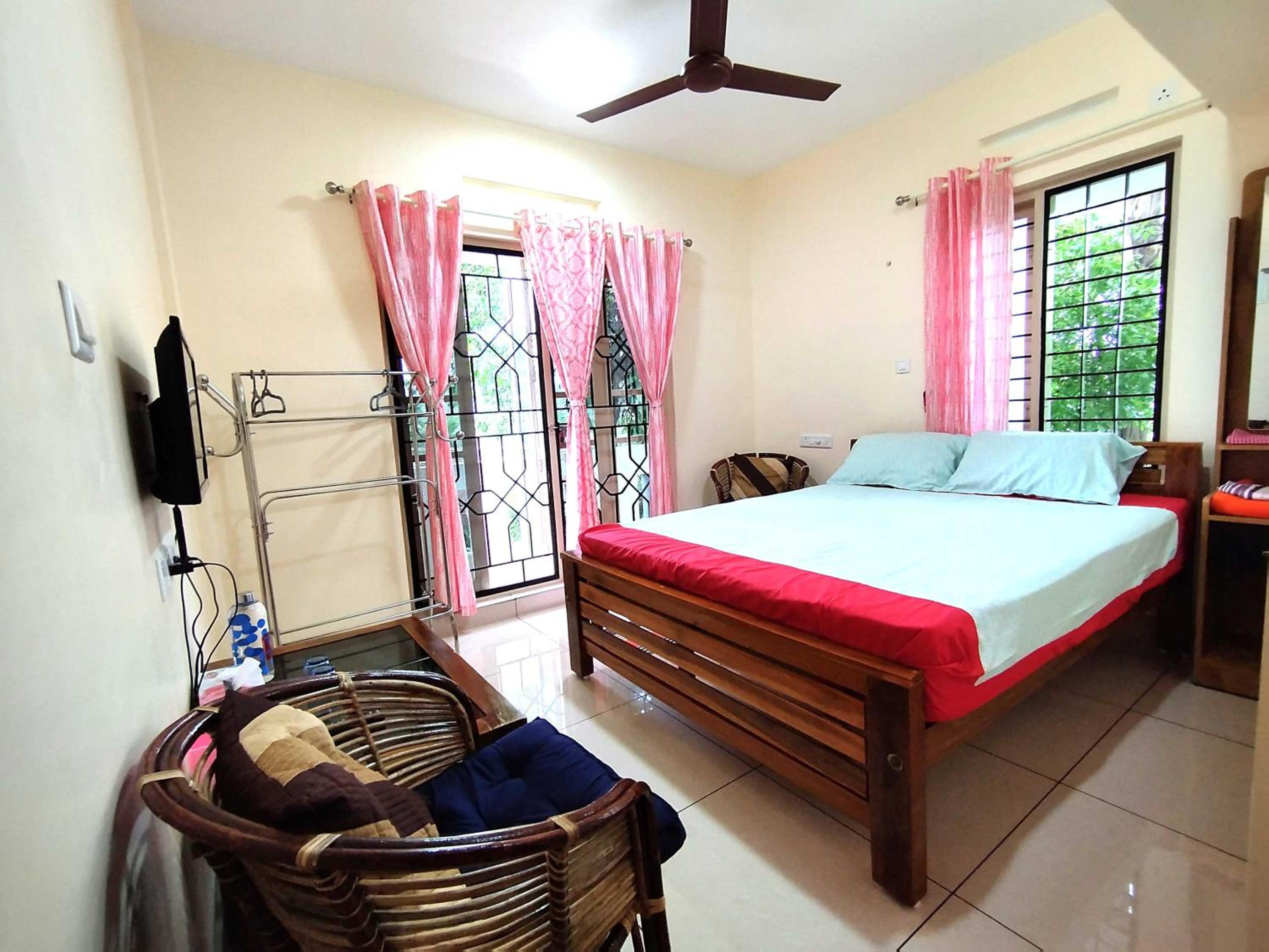 Family Room With Balcony photo 2