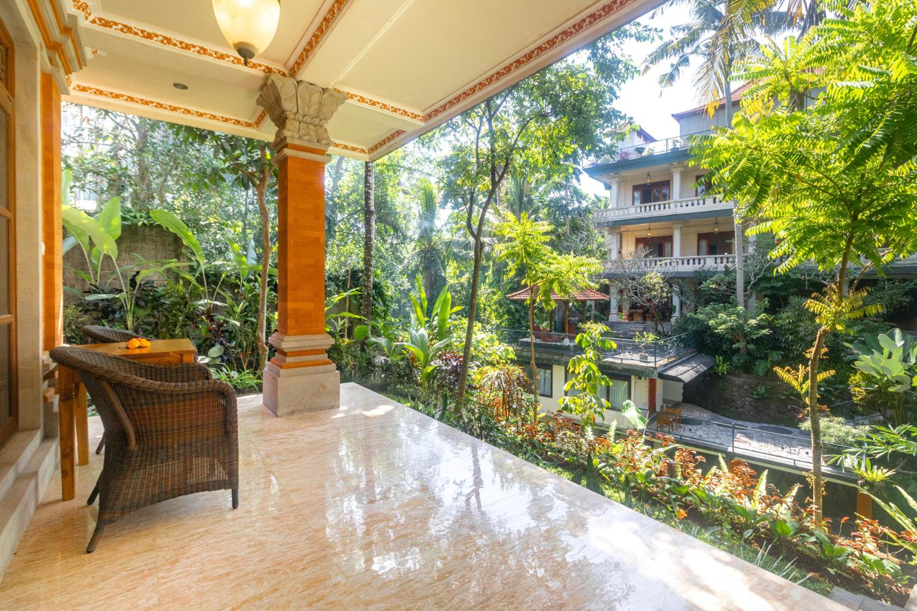 Double Room with Balcony - Photo 8