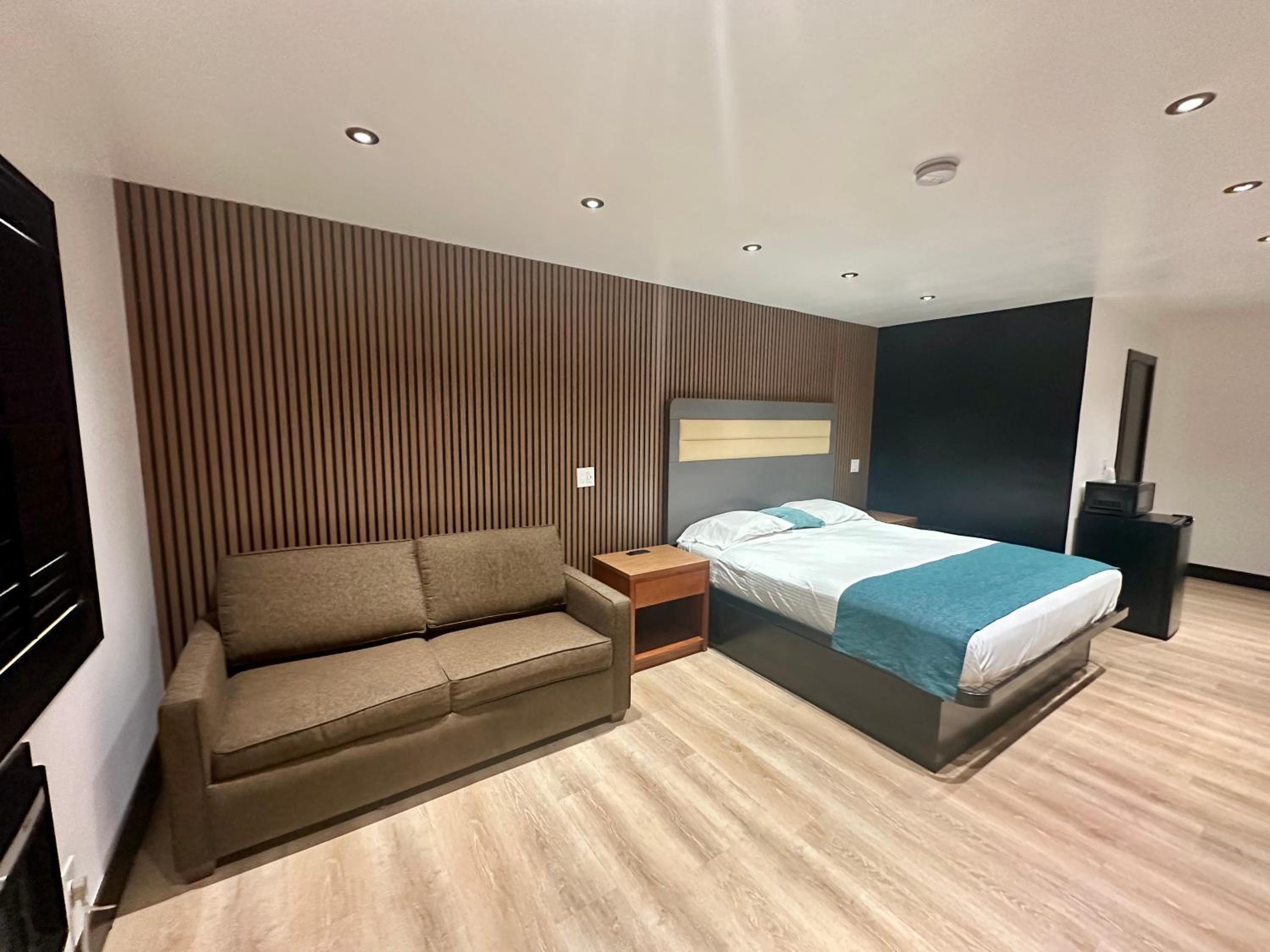 King Suite - Photo 3