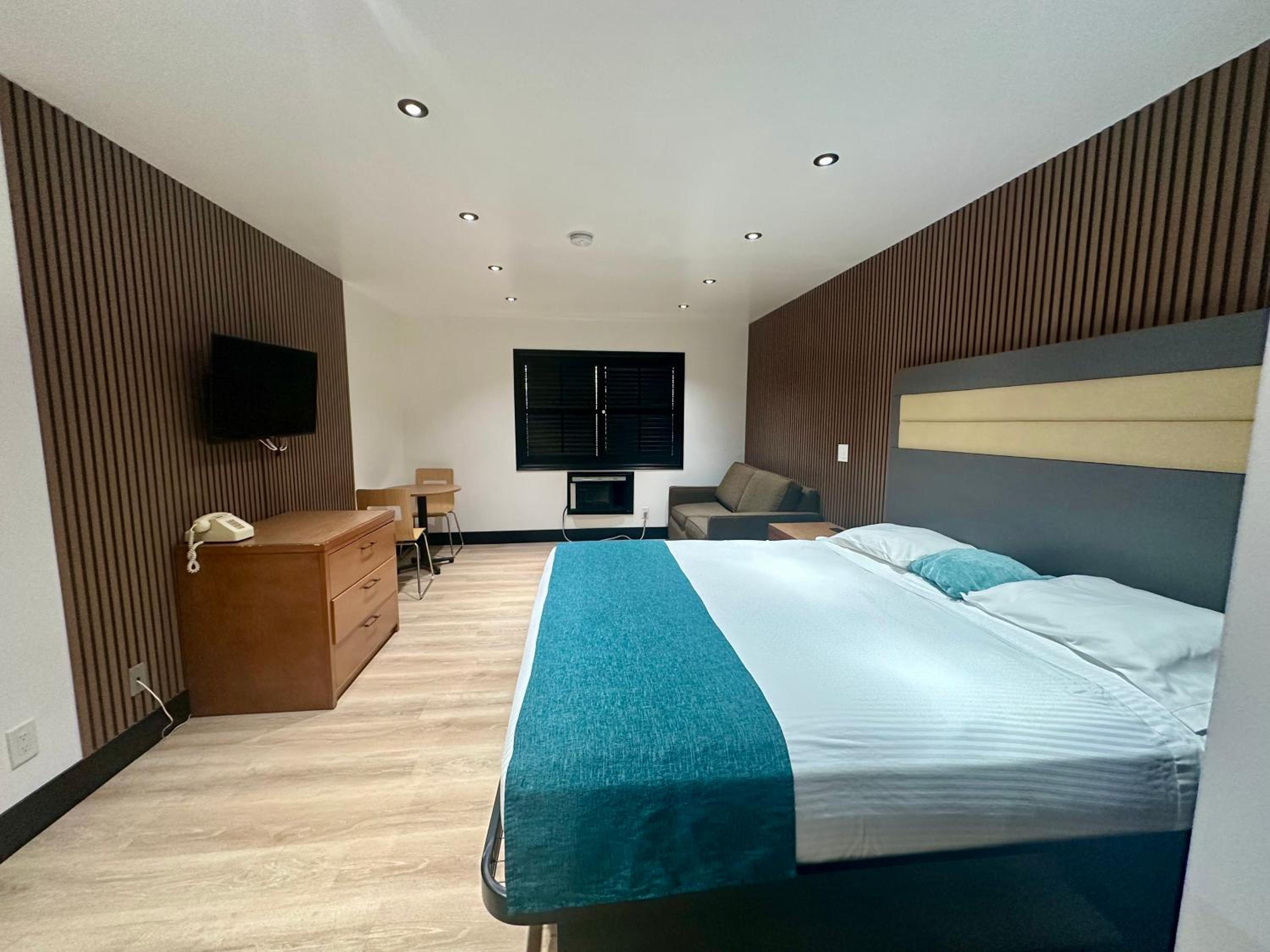 King Suite - Photo 6
