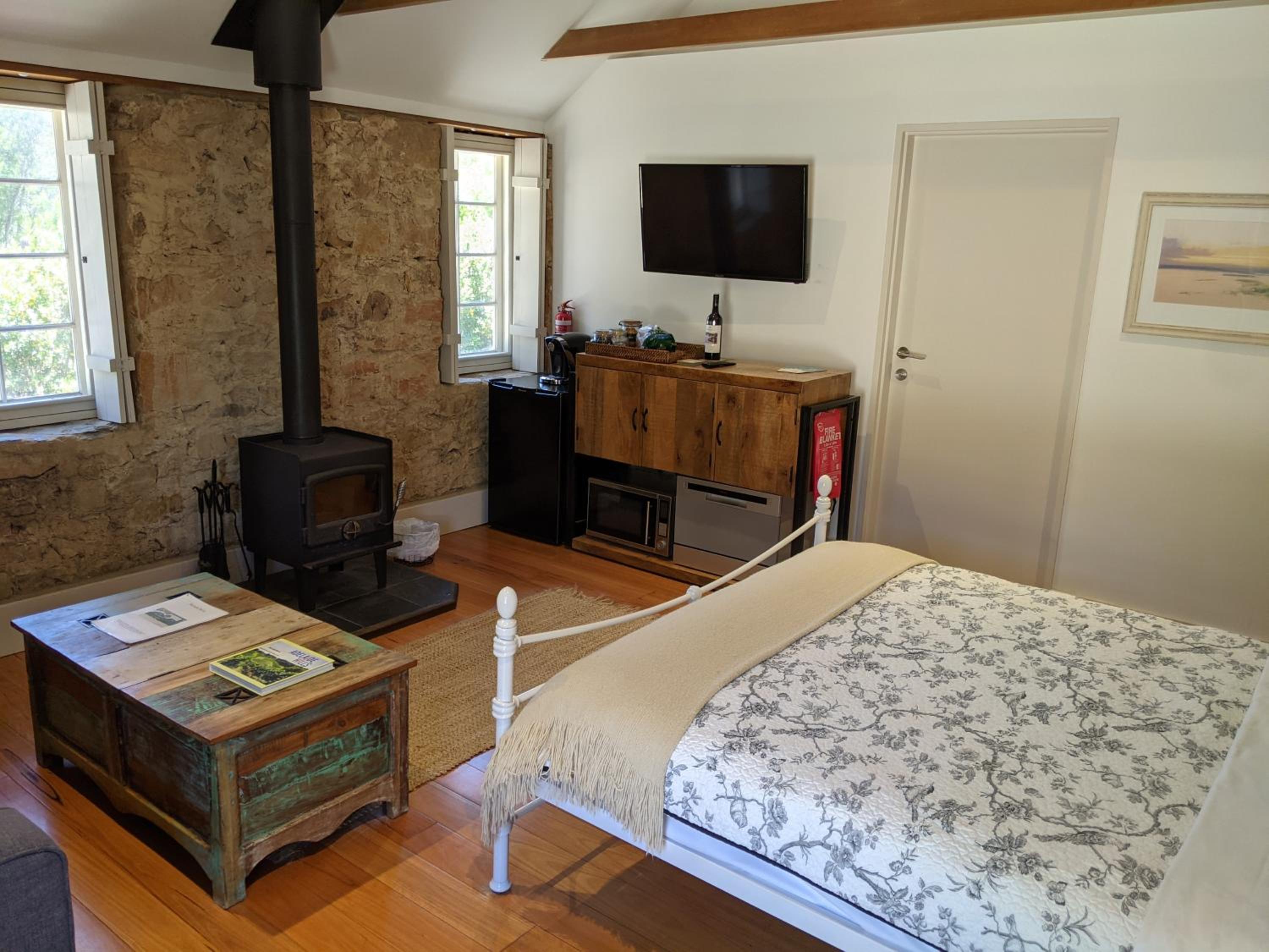 Deluxe Queen Suite