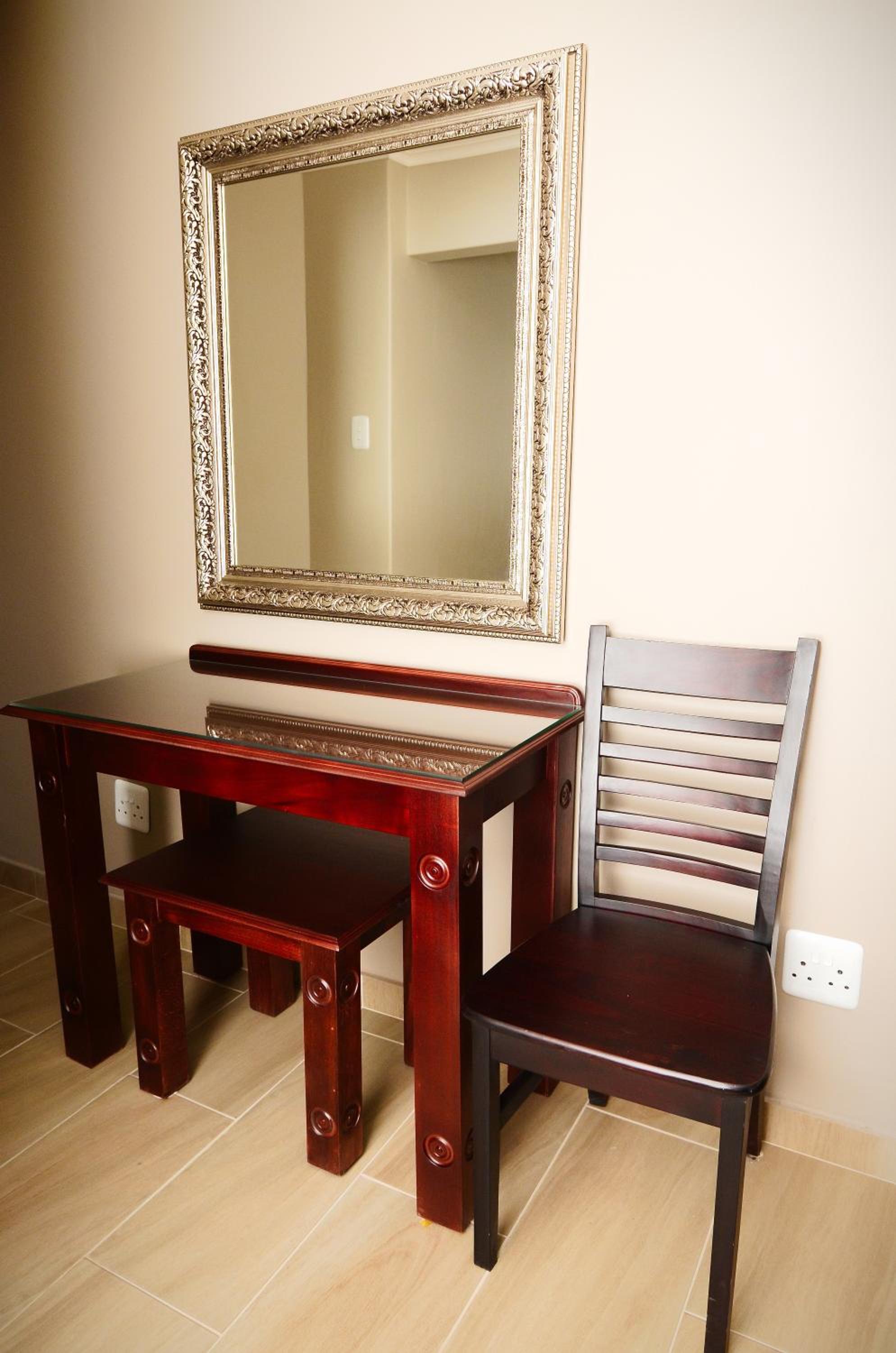 Suite - Photo 11
