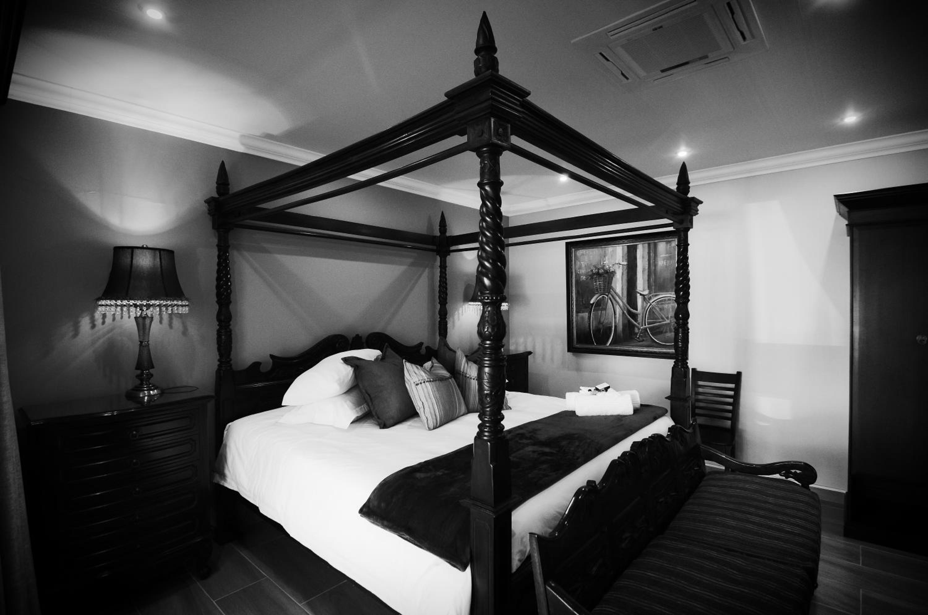 Suite - Photo 5