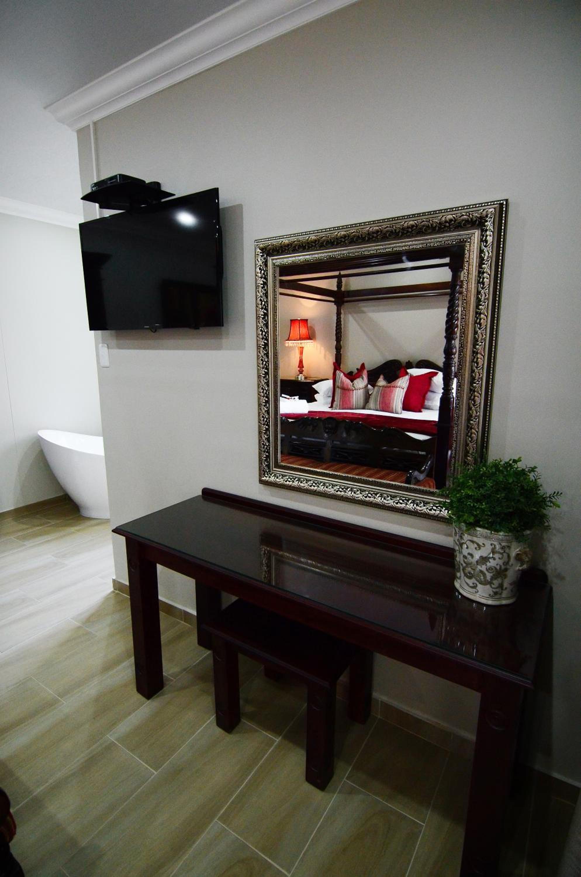 Suite - Photo 6