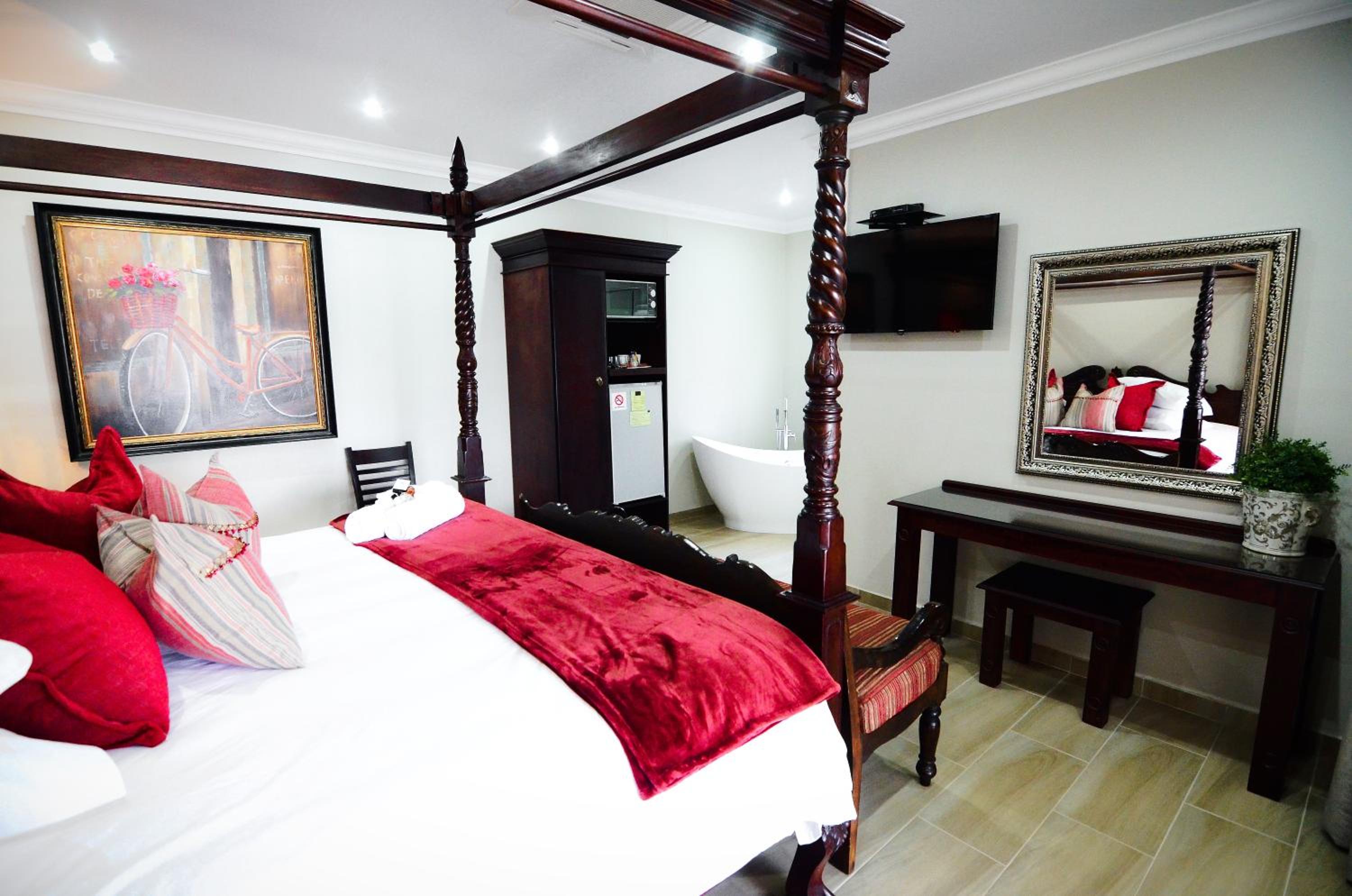 Suite - Photo 7