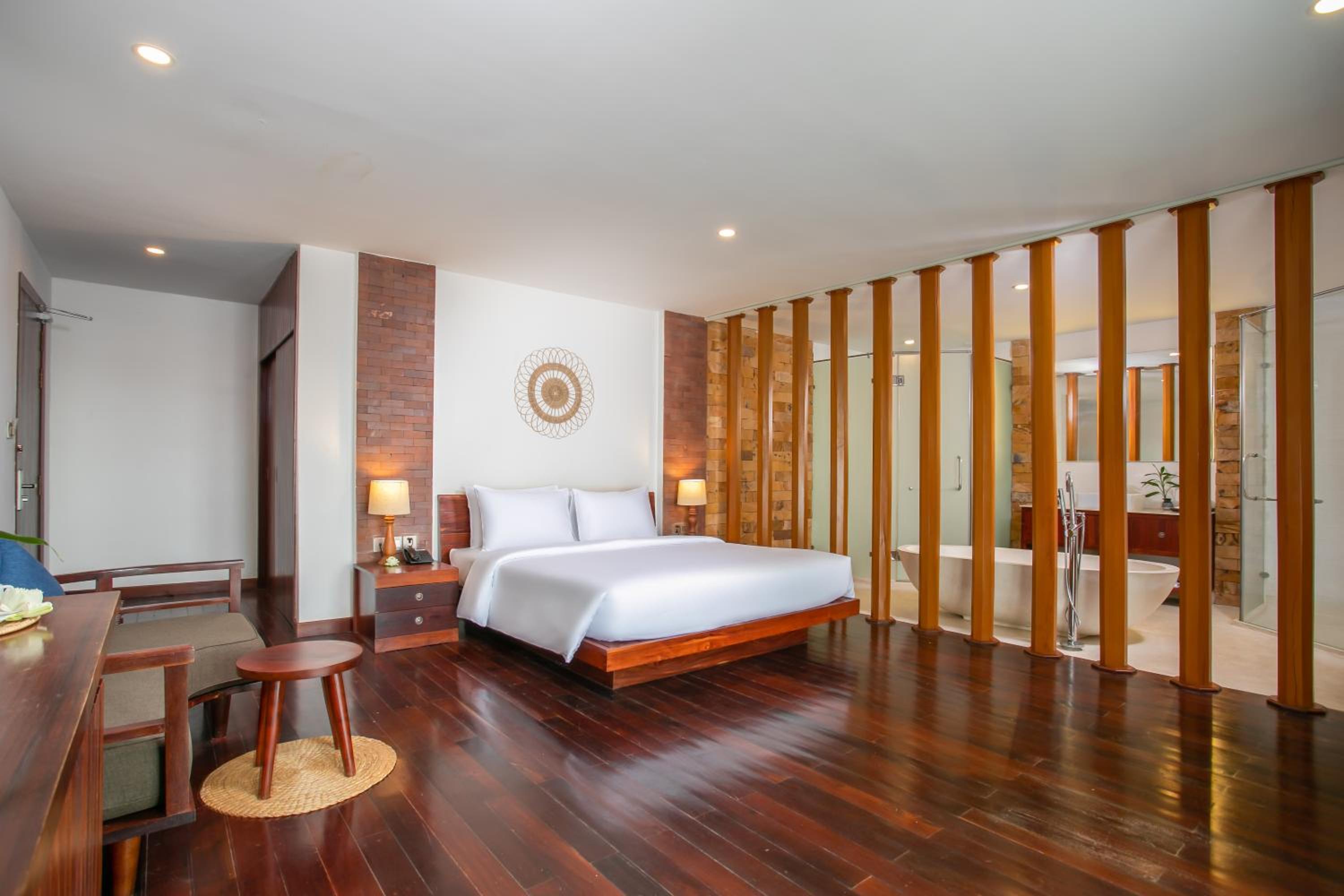 King Suite - Photo 1
