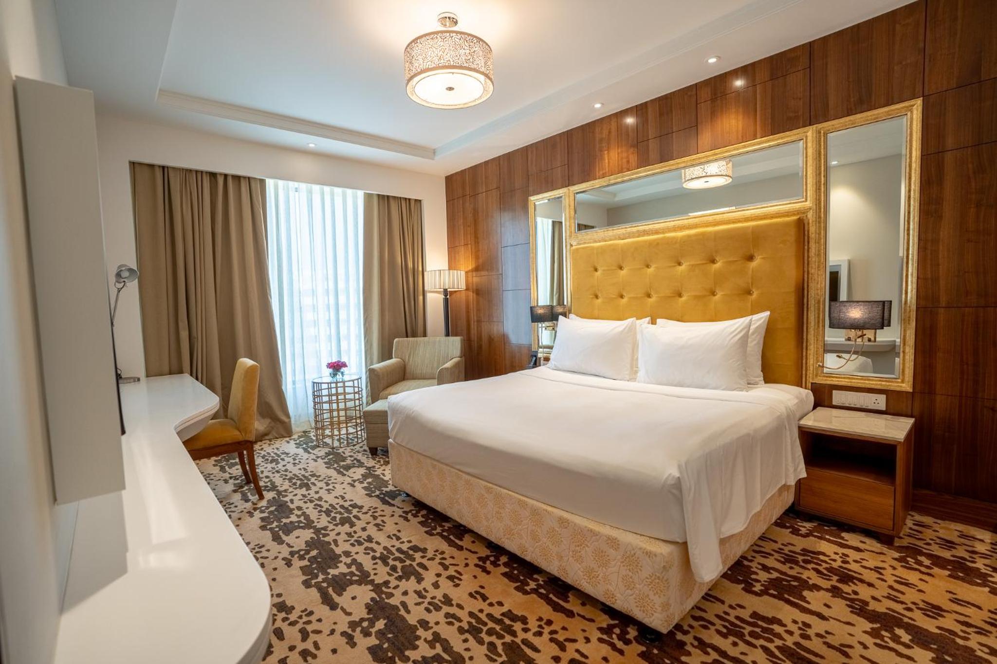 One-Bedroom Suite with INR 1000 beverage credit (min. spend ₹3,500), 20% off on F&B , 2 beers per stay and access to Business Lounge