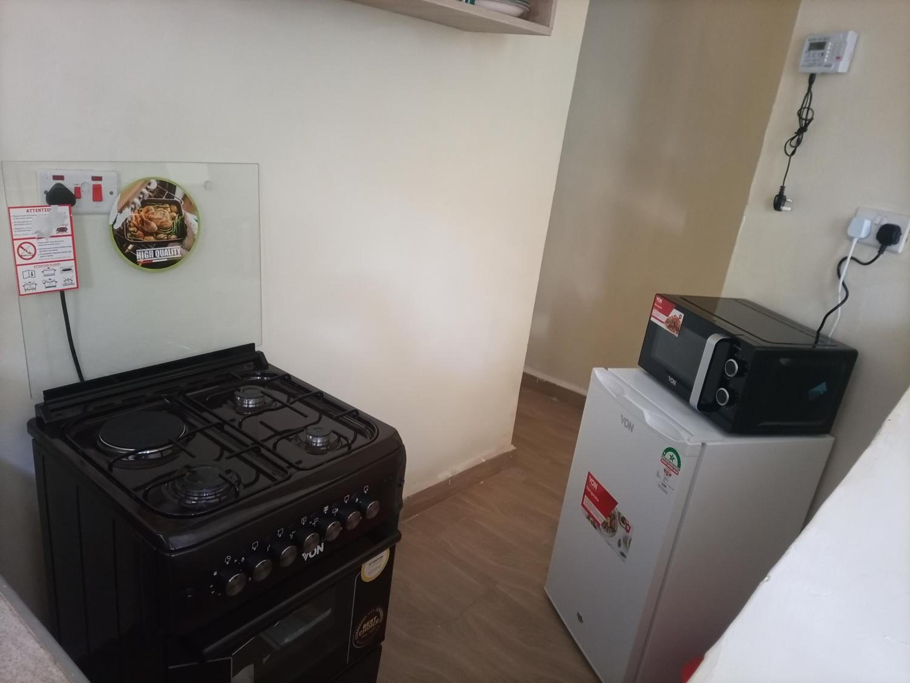 One-Bedroom Apartment - Photo 6
