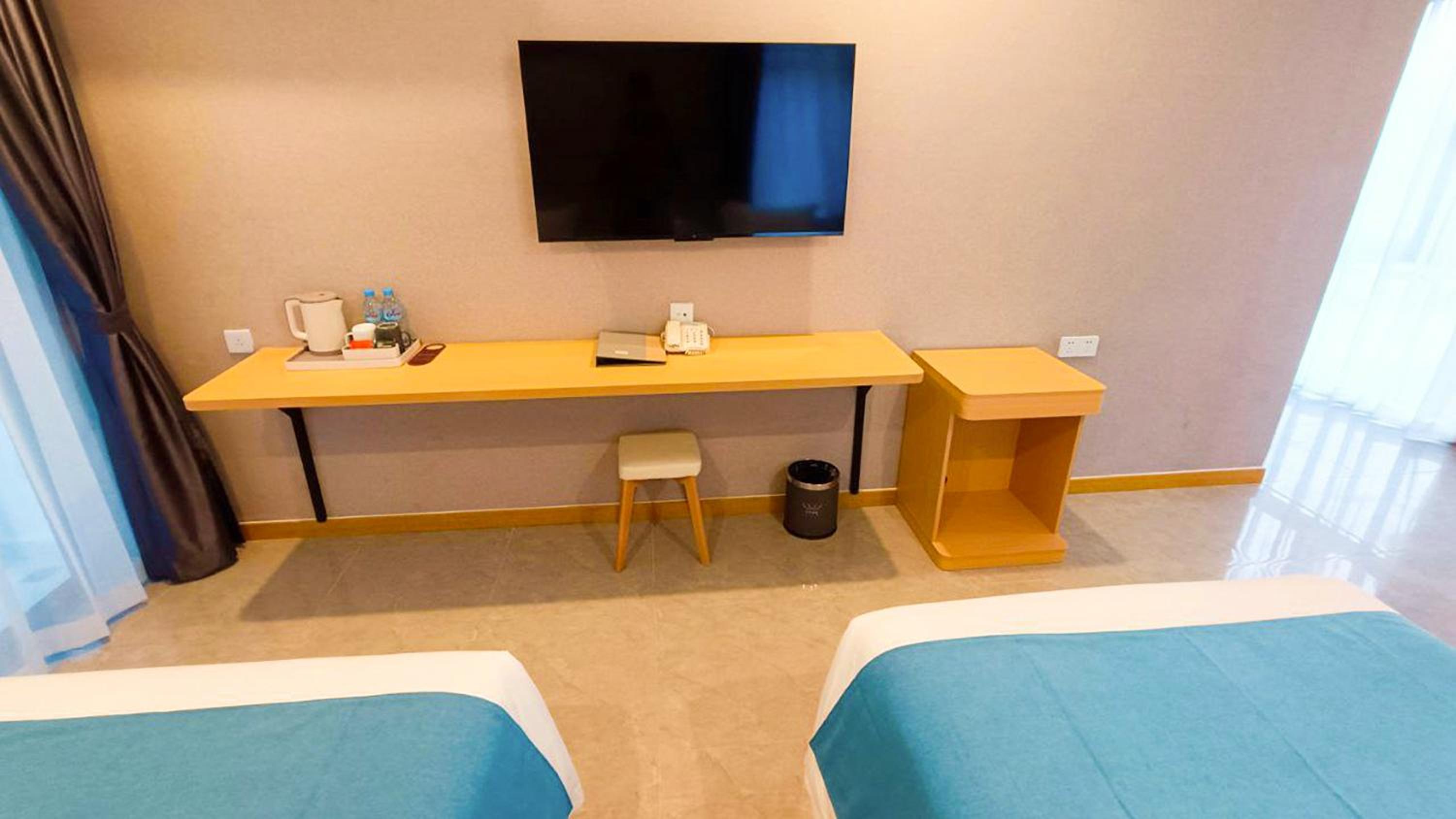 Deluxe Twin Room with Balcony - Photo 6