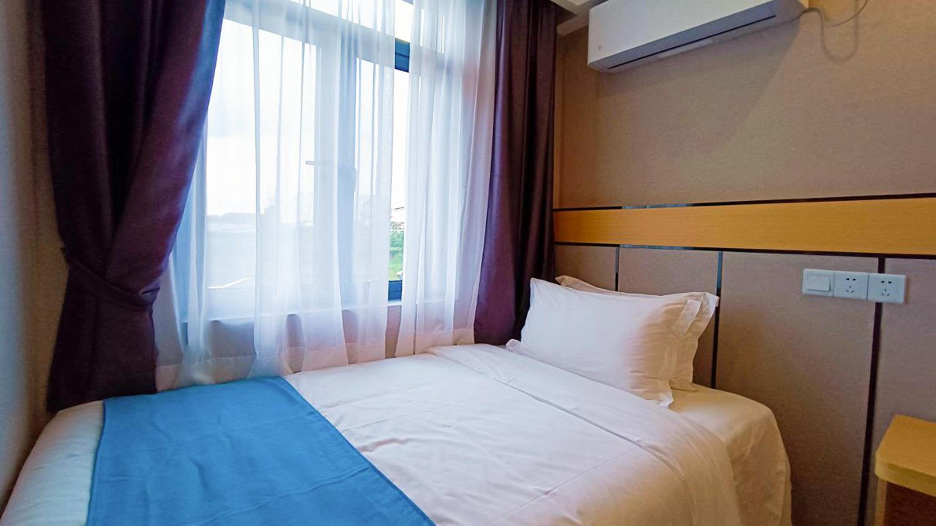 Family Suite with Balcony - Photo 5