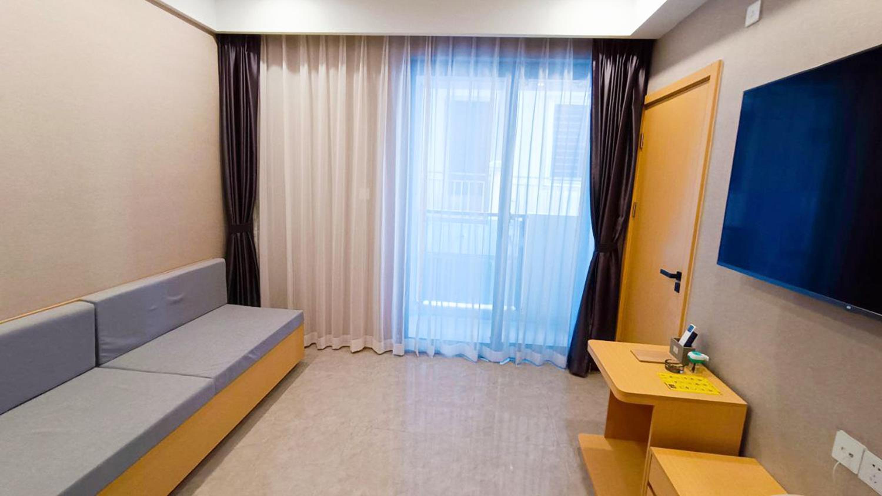 Family Suite with Balcony - Photo 11