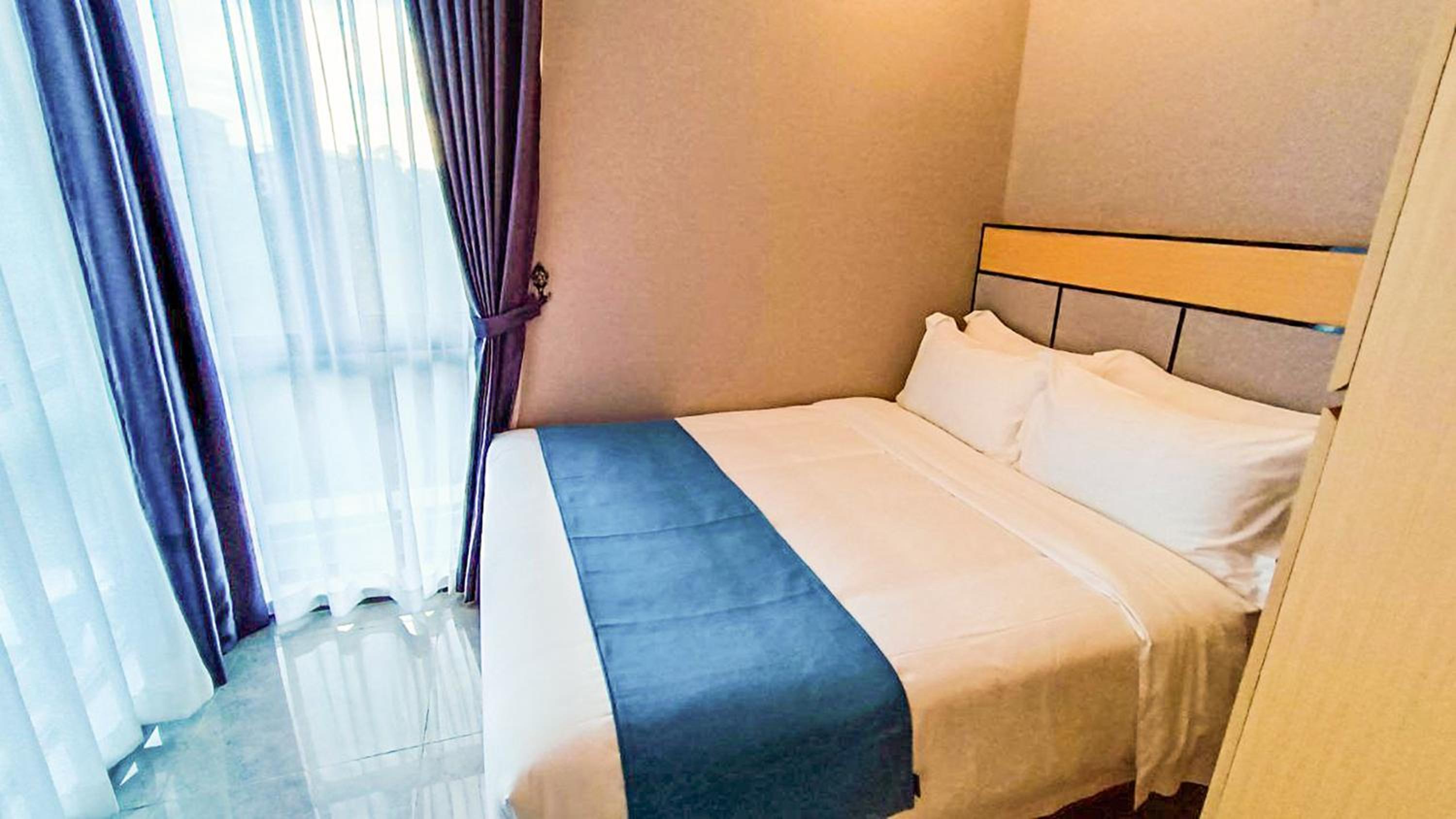 Family Suite with Balcony - Photo 15