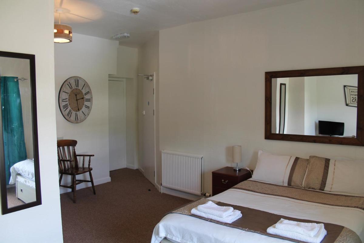 Double or Twin Room with Private Bathroom photo 2