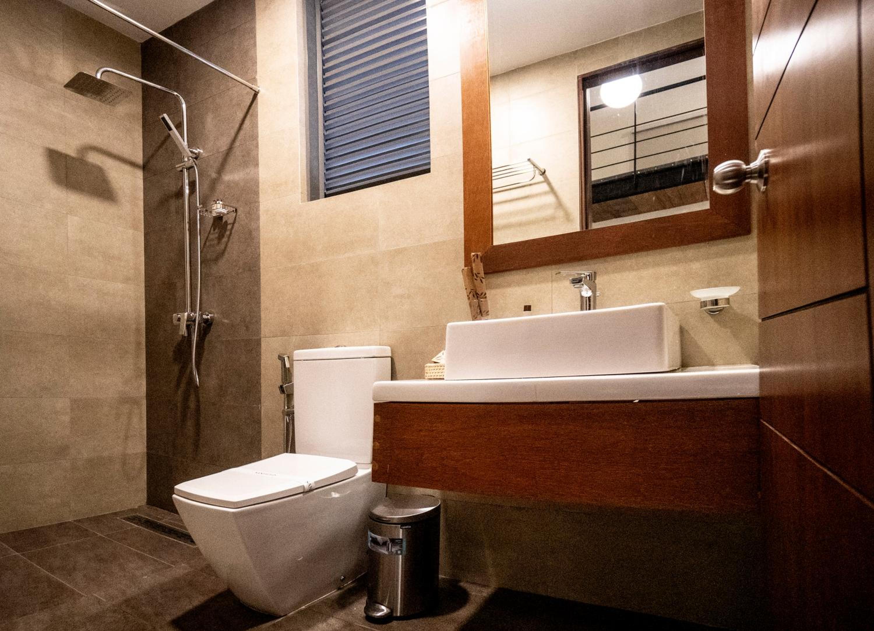 Deluxe Double Room with Balcony - Photo 6