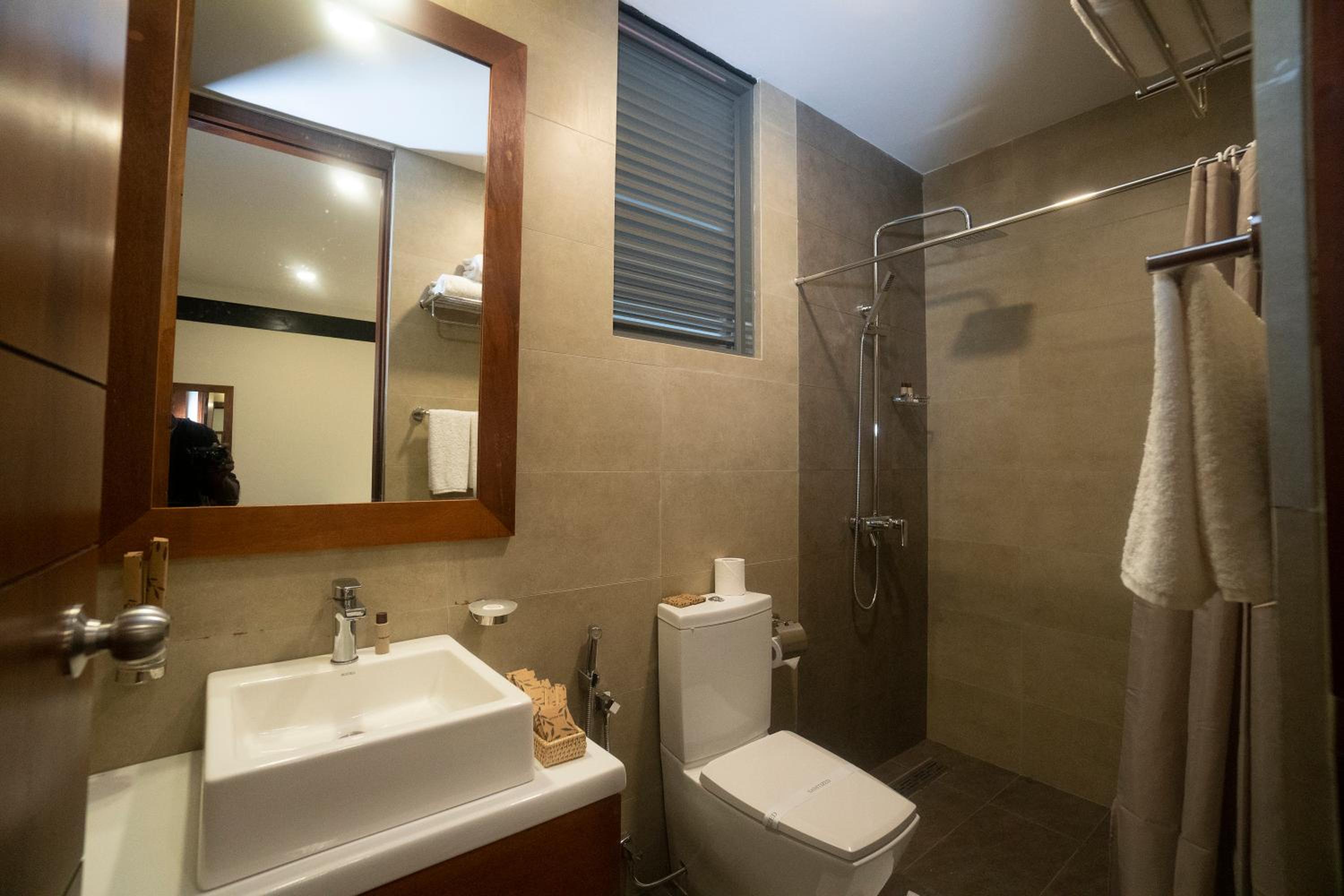 Deluxe Double Room with Balcony - Photo 7