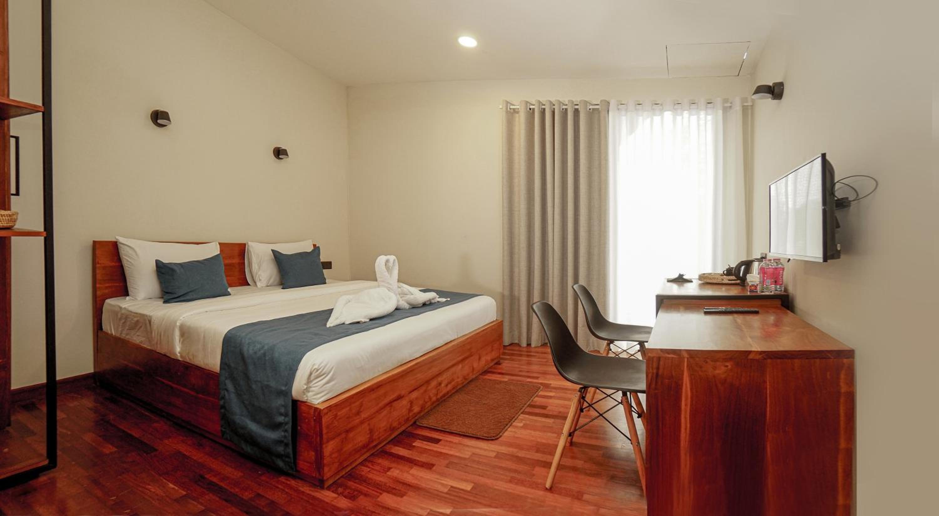Deluxe Double Room with Balcony - Photo 3