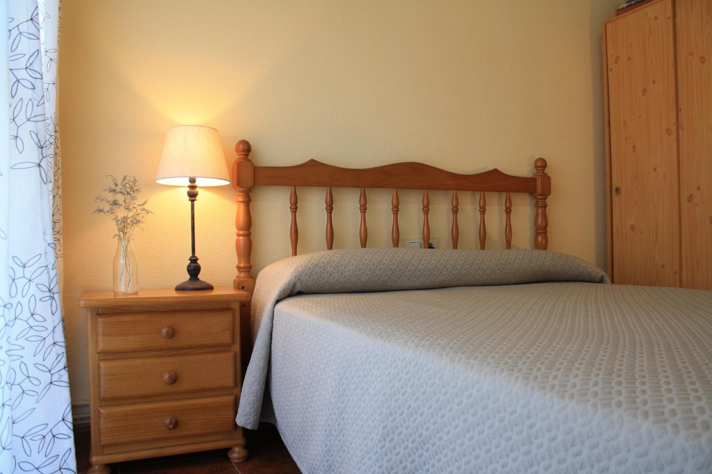 Double Room with Private Bathroom - Photo 4
