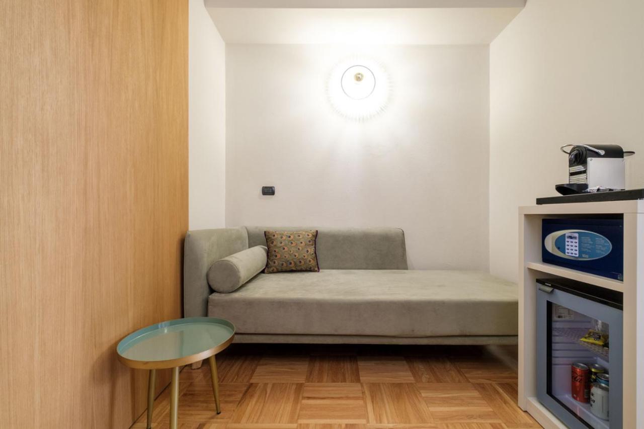 Available room thumbnail 6