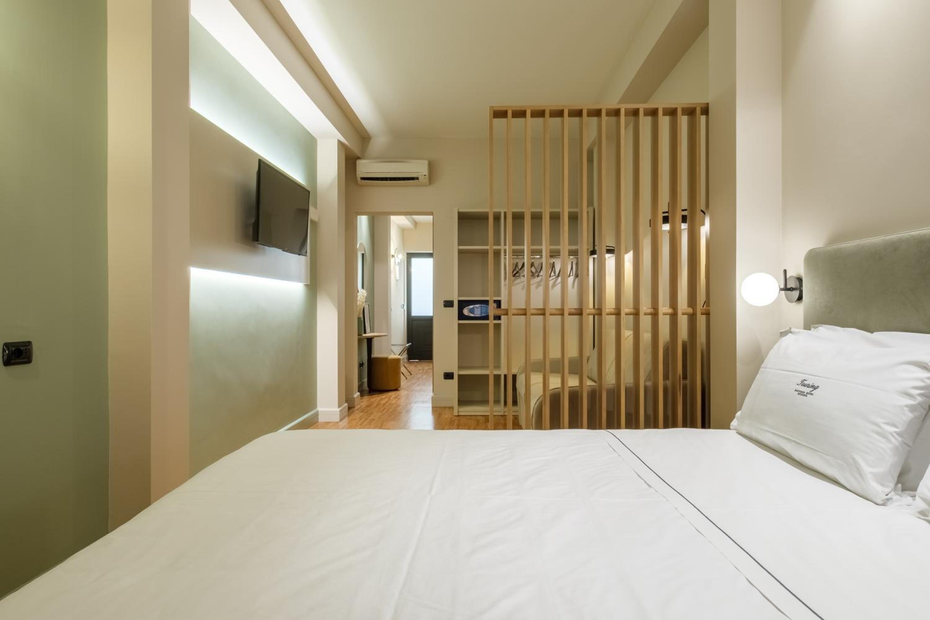 Available room thumbnail 5