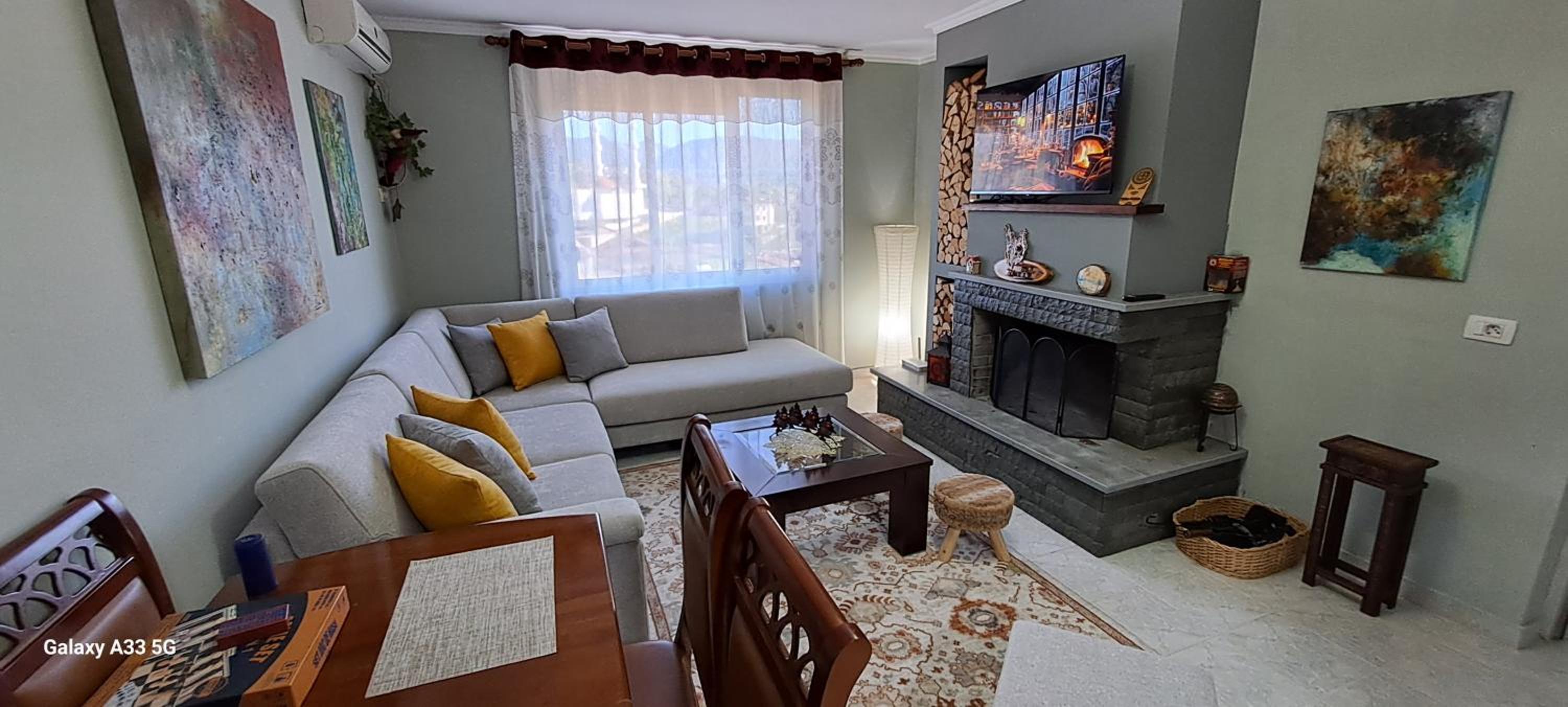 Apartment With Mountain View