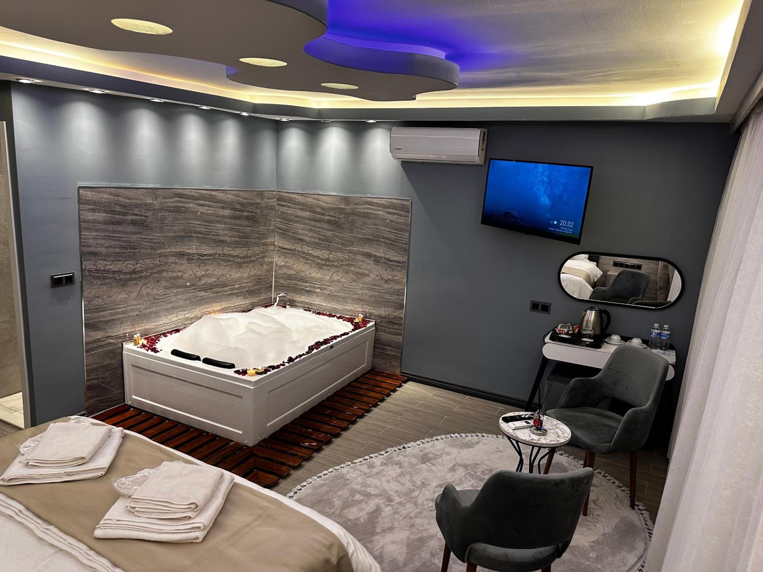 Suite with Spa Bath photo 2