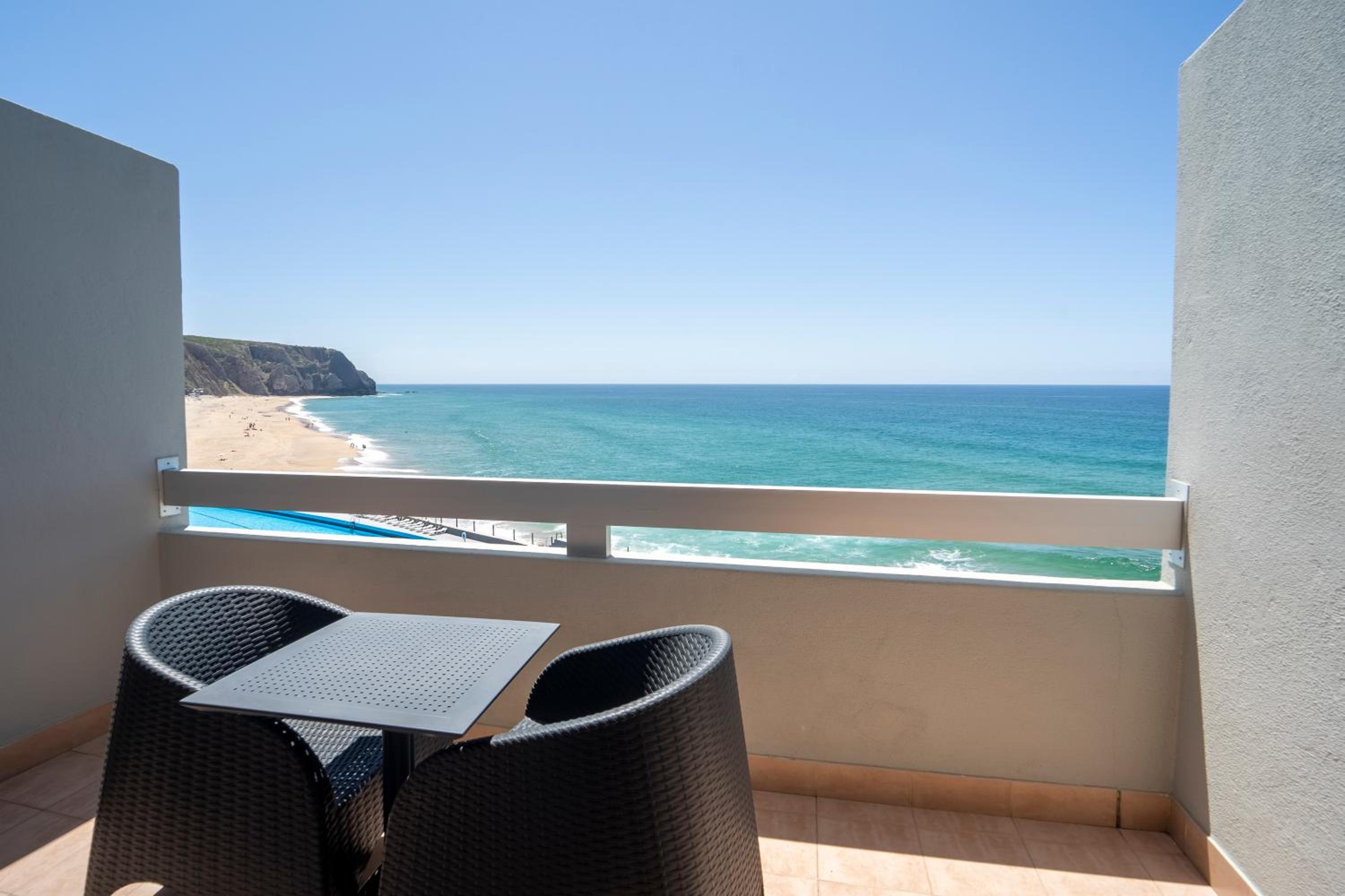 Family Room (4 Adults) with Balcony and Sea View - Photo 2