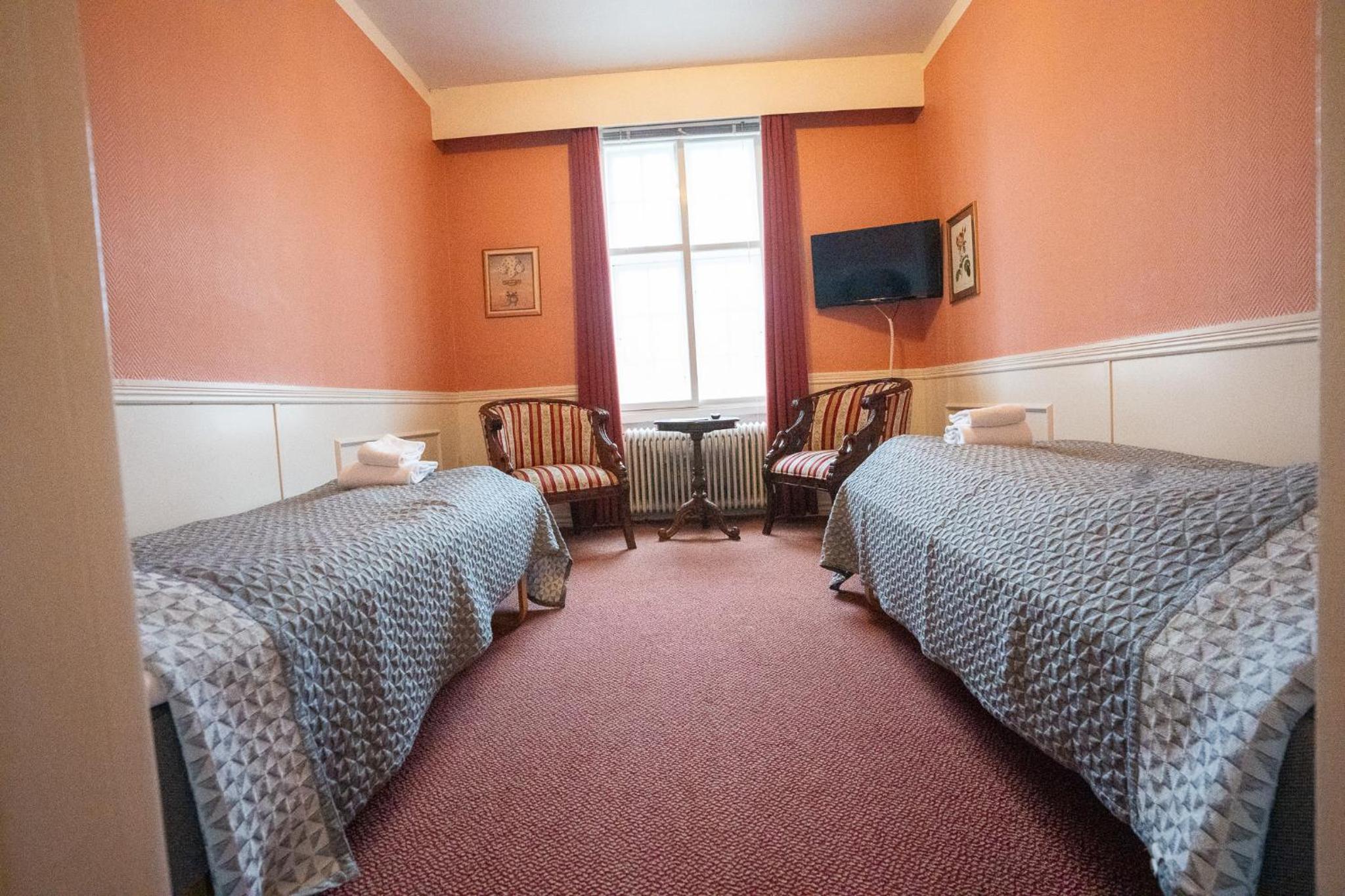 Standard Double or Twin Room - Photo 2